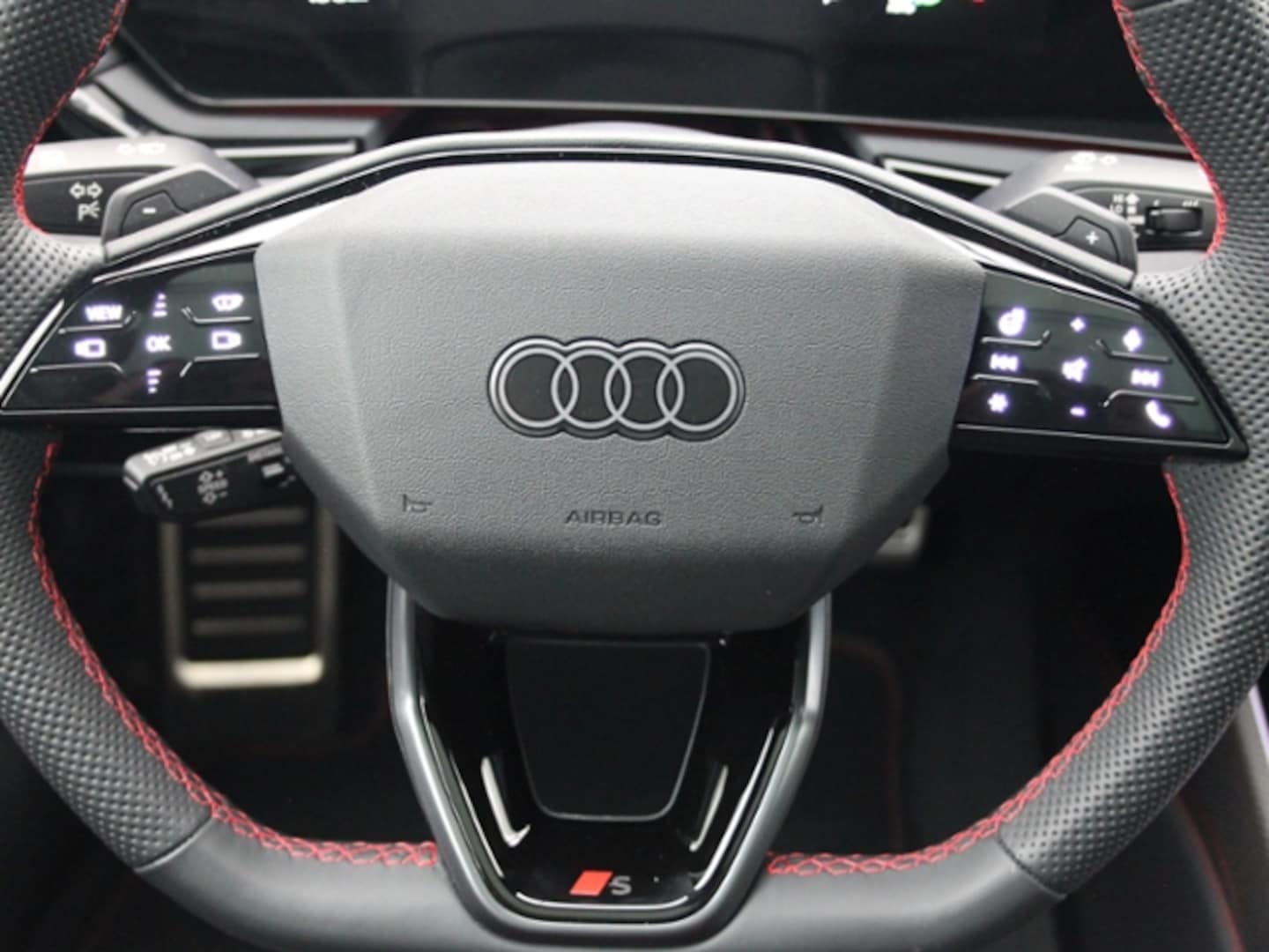 Bild über Audi A6 Avant TFSI quattro 270 kW S tronic - für weitere Informationen kontaktieren Sie den Audi Partner