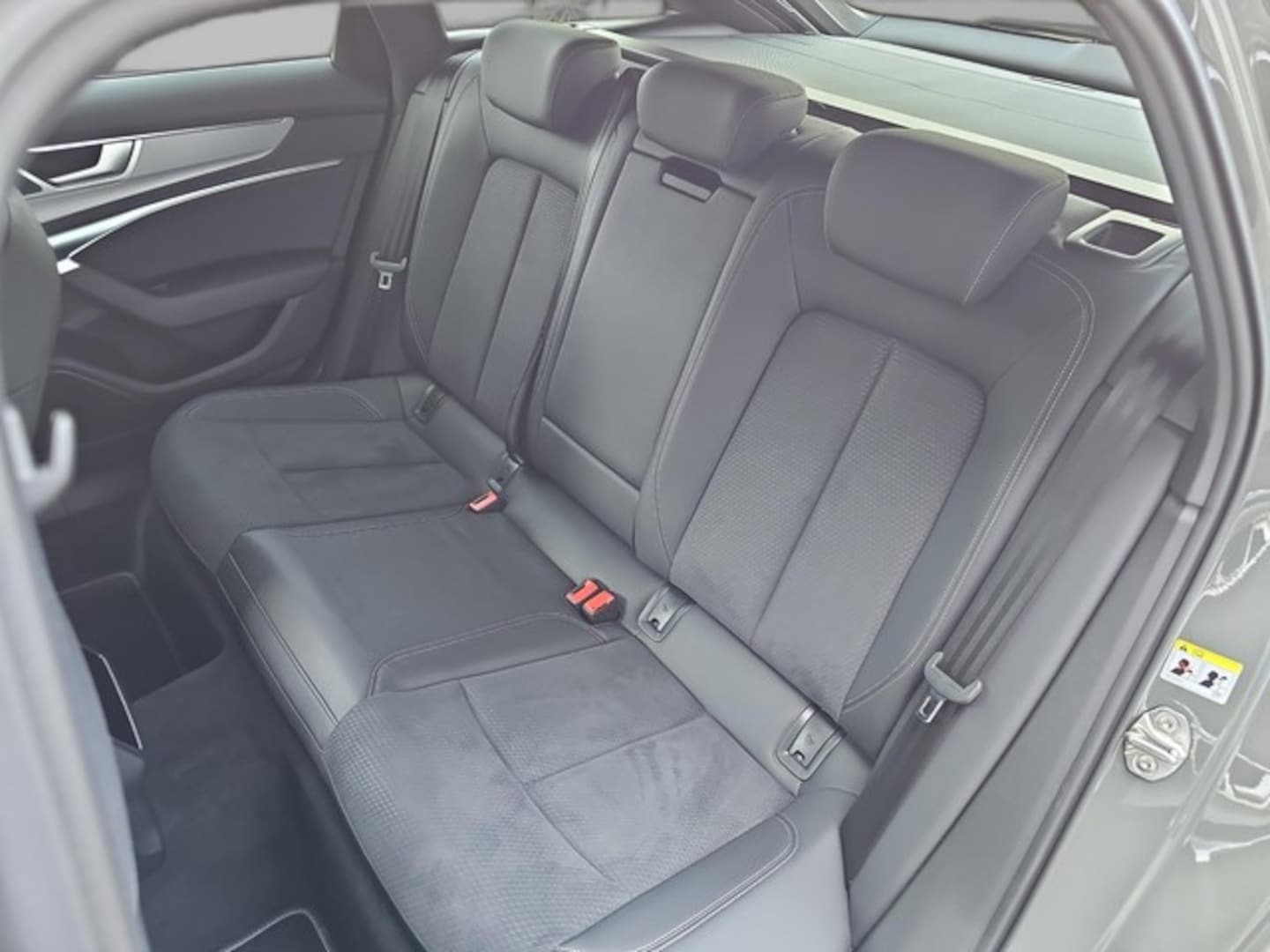 Bild über Audi S6 Avant S6 Avant TDI 253(344) kW(PS) tiptronic - für weitere Informationen kontaktieren Sie den Audi Partner
