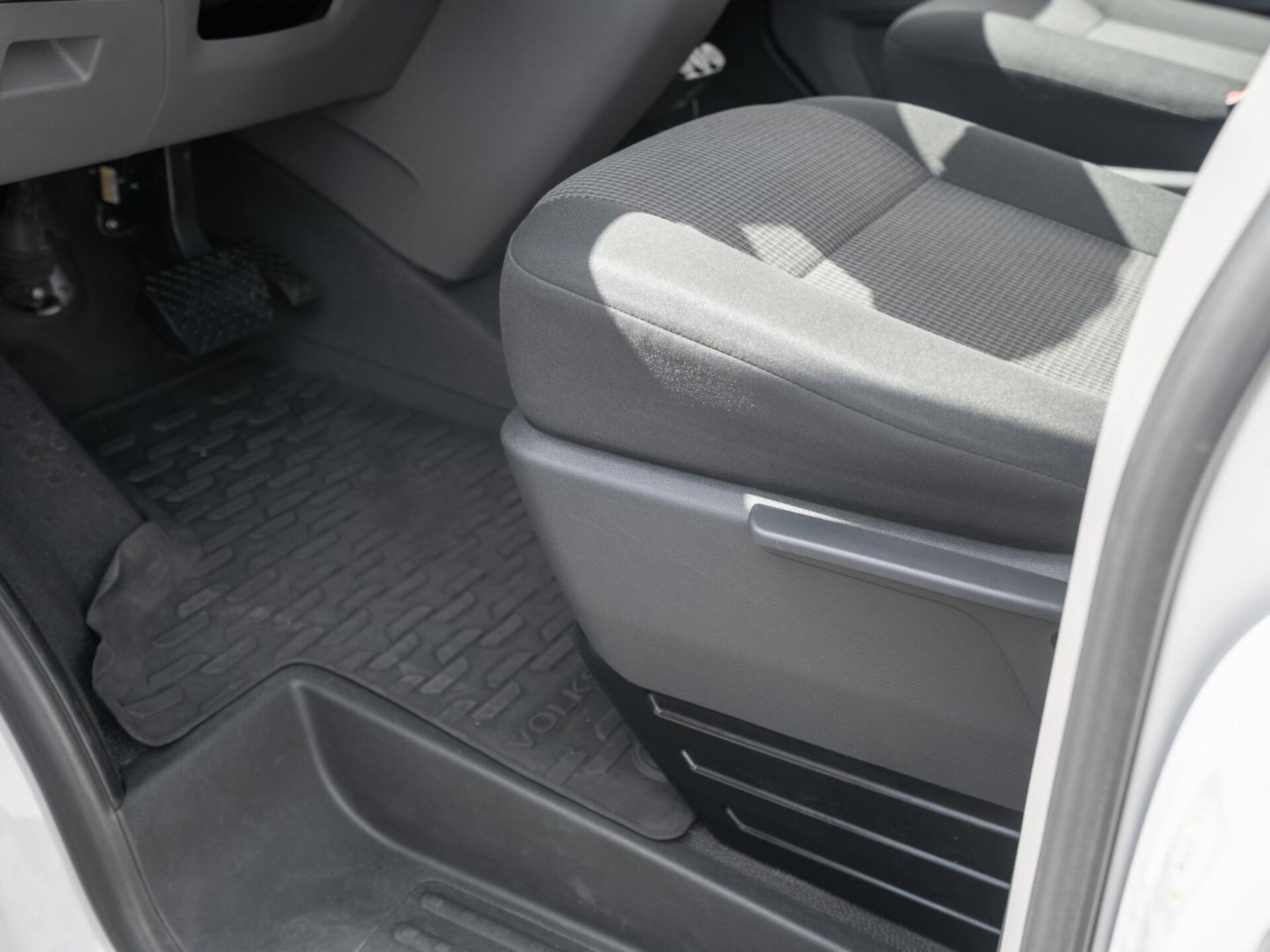 Volkswagen T6.1 Transporter Kasten langer Radstand