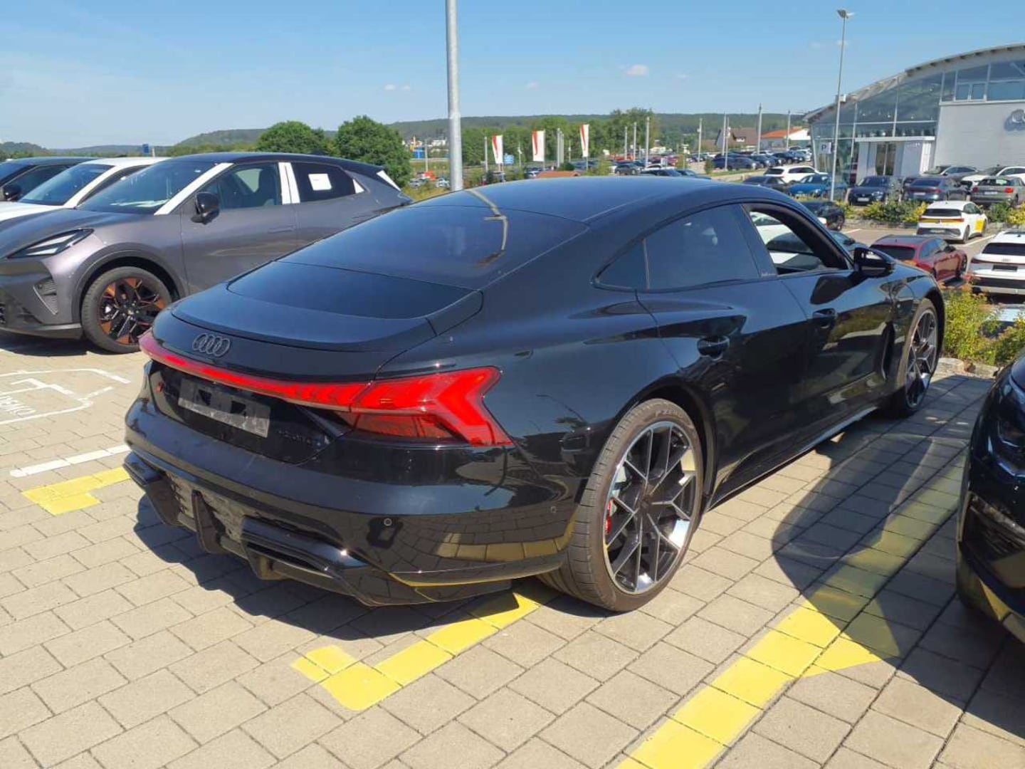 Bild über Audi RS e-tron GT e-tron quattro - für weitere Informationen kontaktieren Sie den Audi Partner