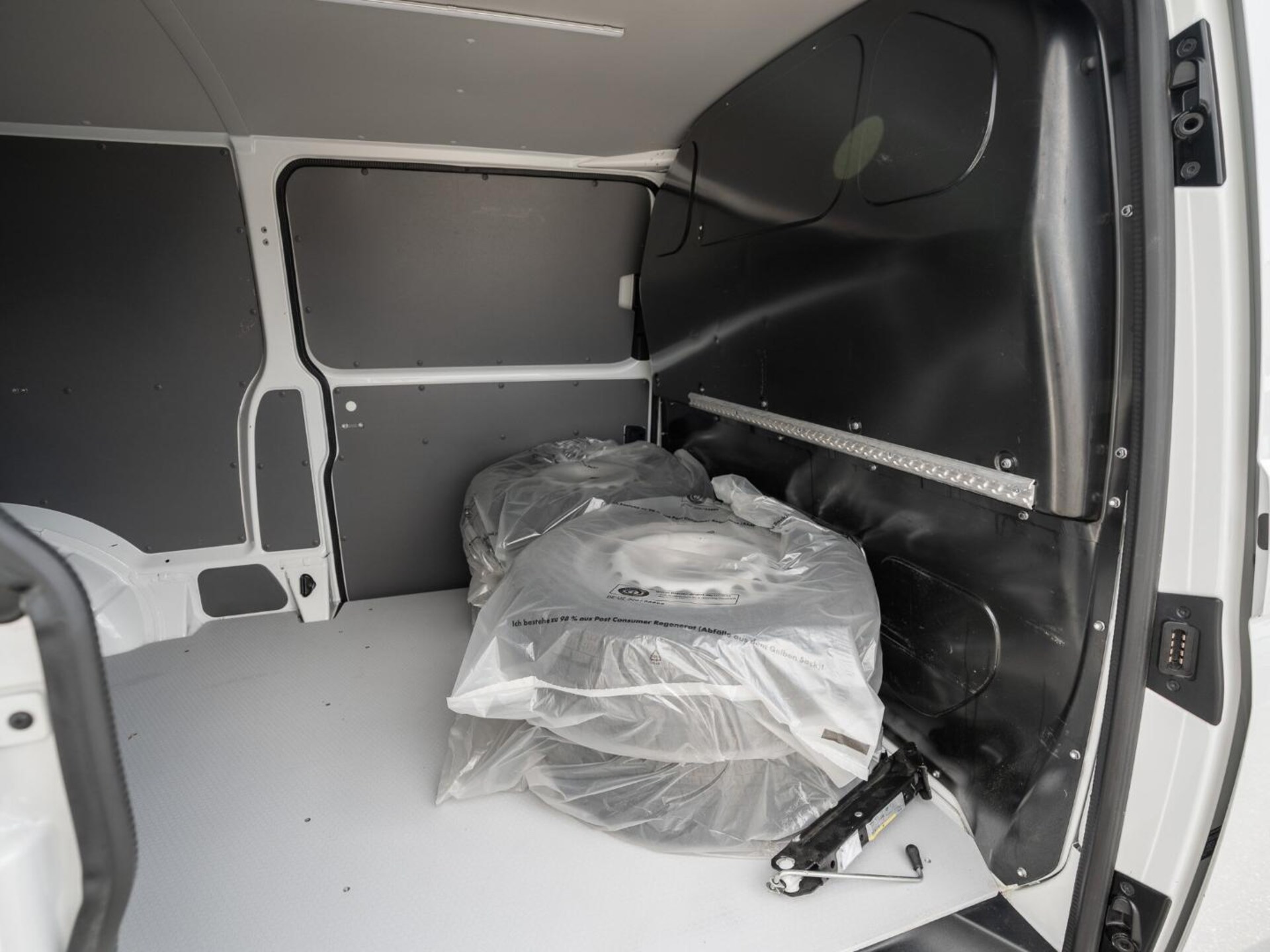 Volkswagen T6.1 Transporter Kasten langer Radstand