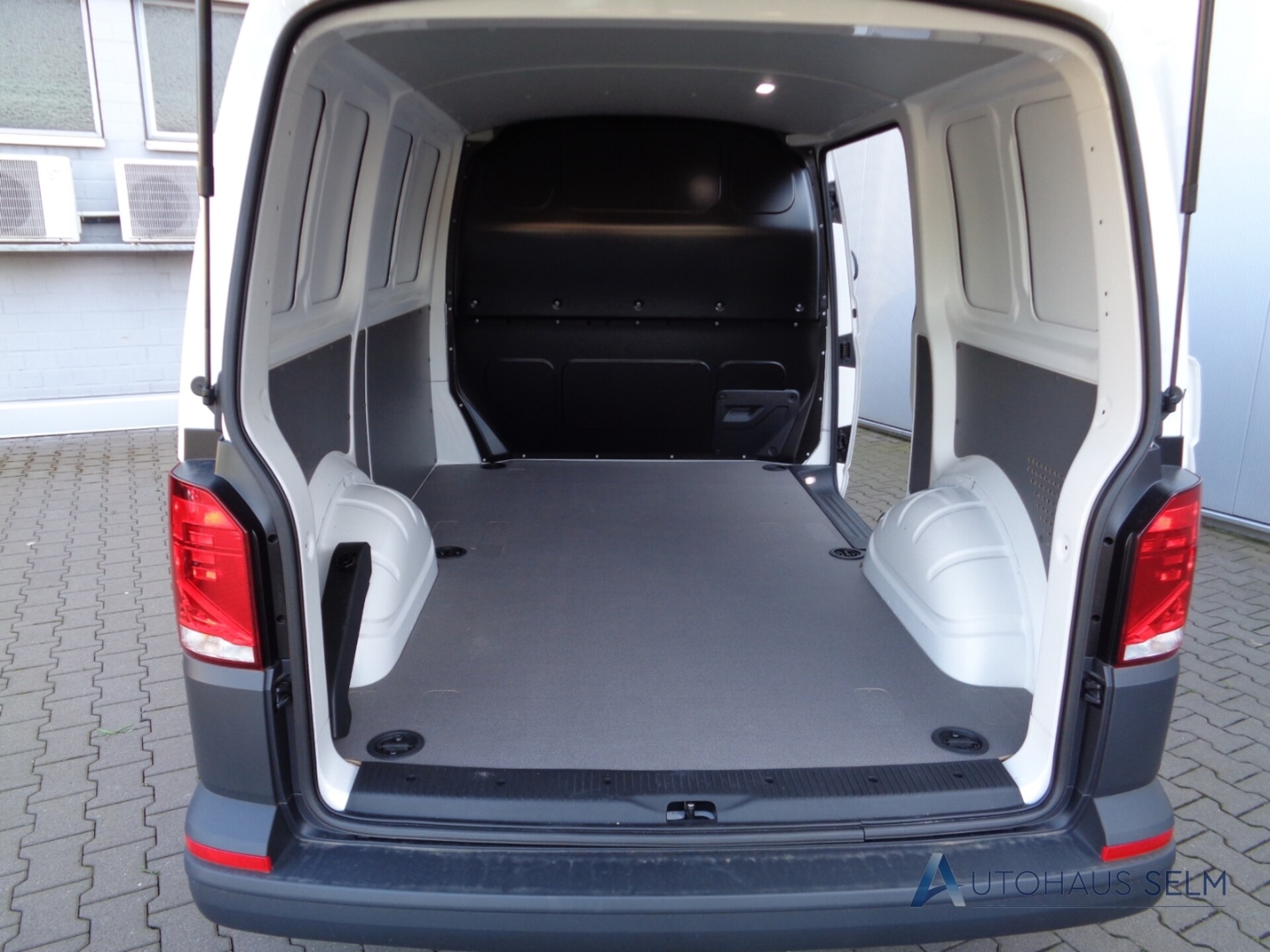 Volkswagen T6.1 Transporter Kasten kurzer Radstand