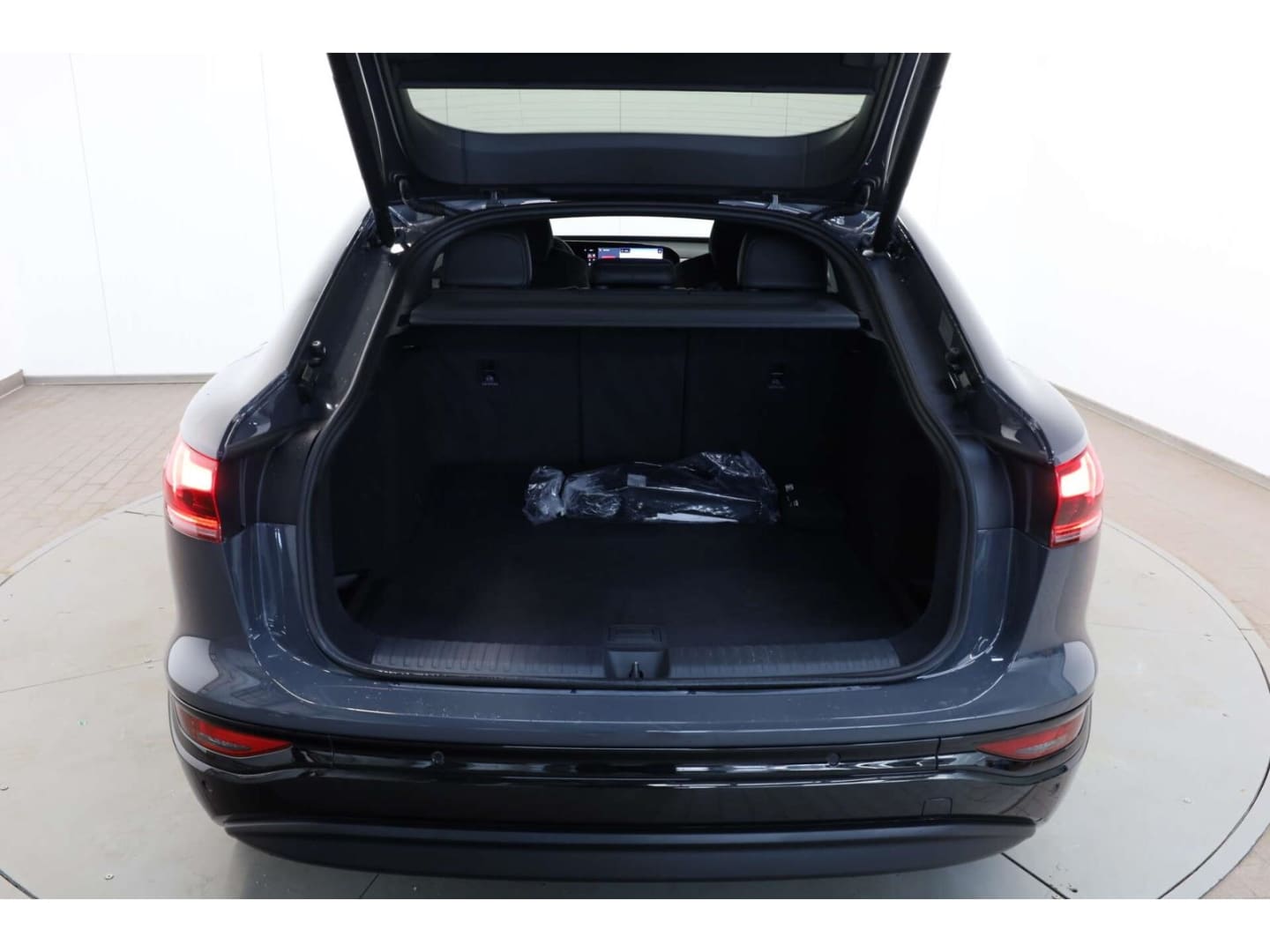 Bild über Audi Q6 Sportback e-tron e-tron performance - für weitere Informationen kontaktieren Sie den Audi Partner