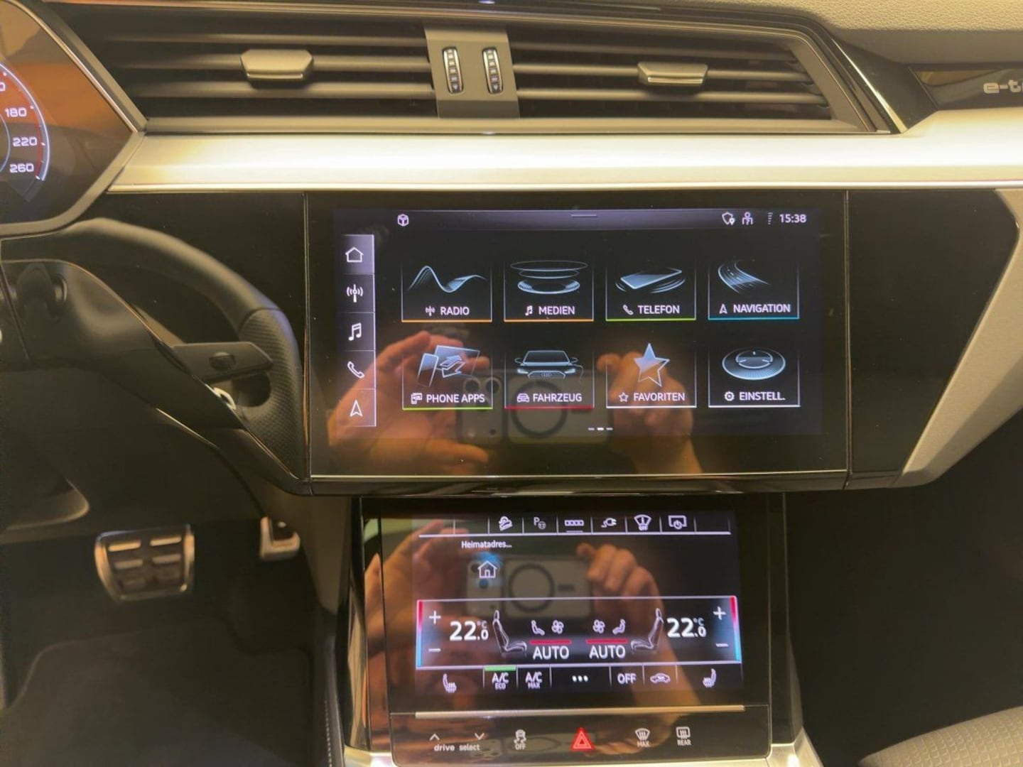 Bild über Audi Q8 Sportback e-tron advanced 55 e-tron quattro - für weitere Informationen kontaktieren Sie den Audi Partner