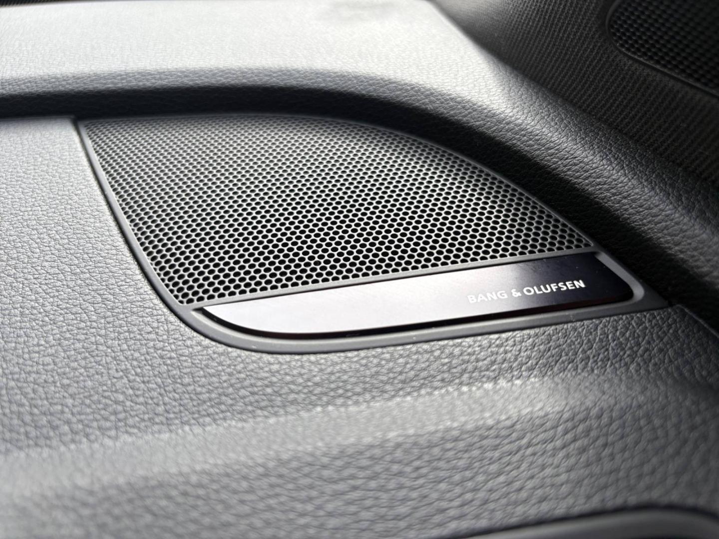 Image about Audi Q5 TFSI e Design 50 TFSI e quattro 220 kW (299 ch) S tronic