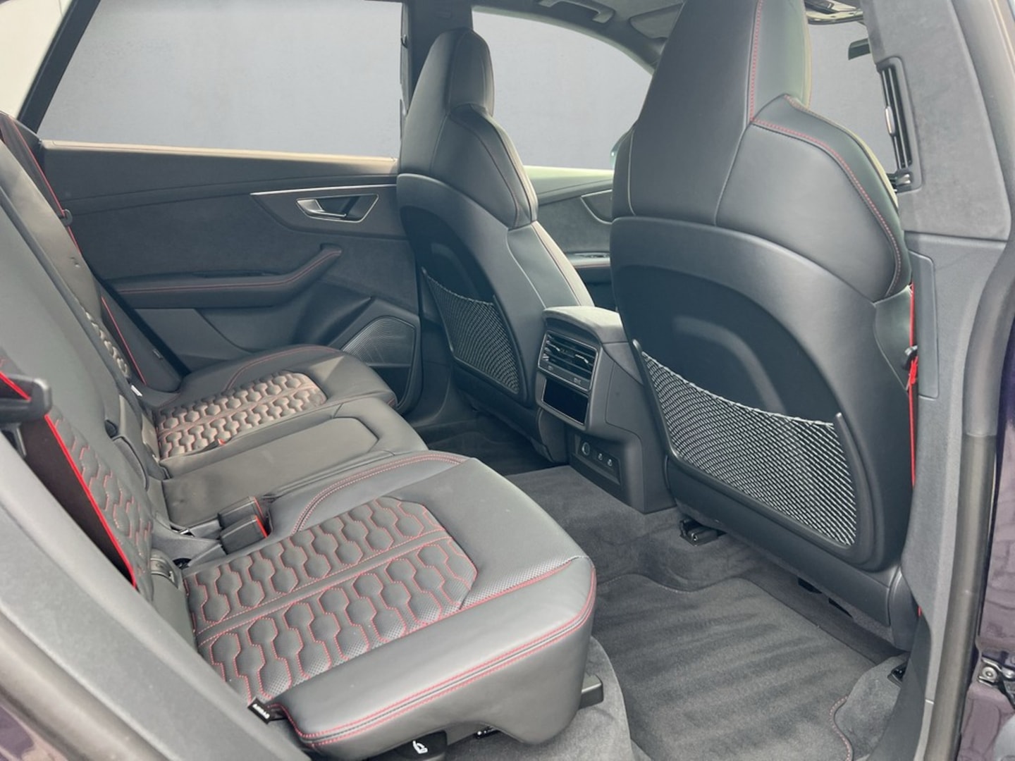 Bild über Audi RS Q8 TFSI quattro tiptronic - für weitere Informationen kontaktieren Sie den Audi Partner