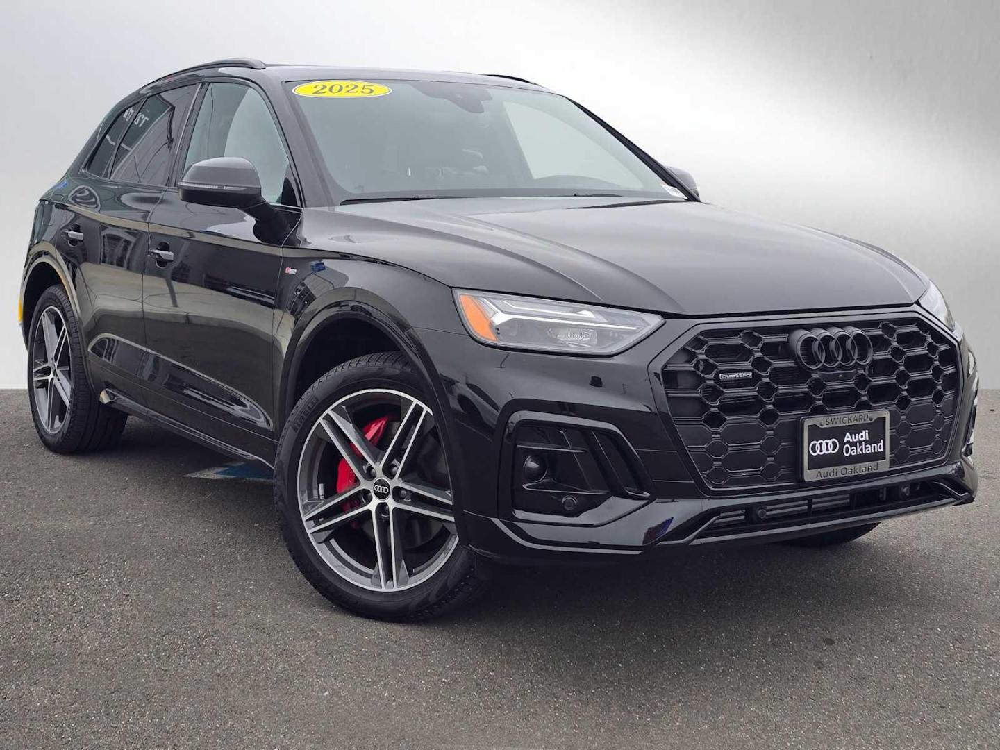 2025 Audi Q5 55 e Premium Plus's photo