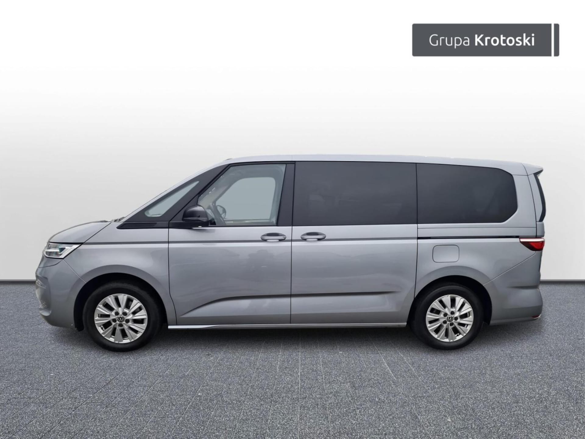 Volkswagen Multivan długi rozstaw osi Life