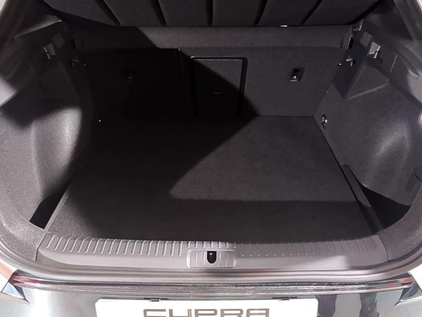CUPRA Formentor 1.5 TSI e-Hybrid DSG 150 kW (204 CV) — photo 8