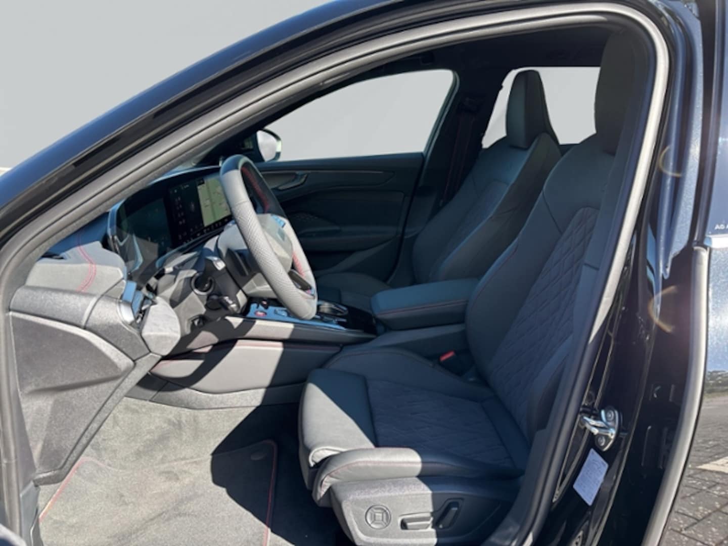 Bild über Audi A6 Avant TFSI quattro 270 kW S tronic - für weitere Informationen kontaktieren Sie den Audi Partner