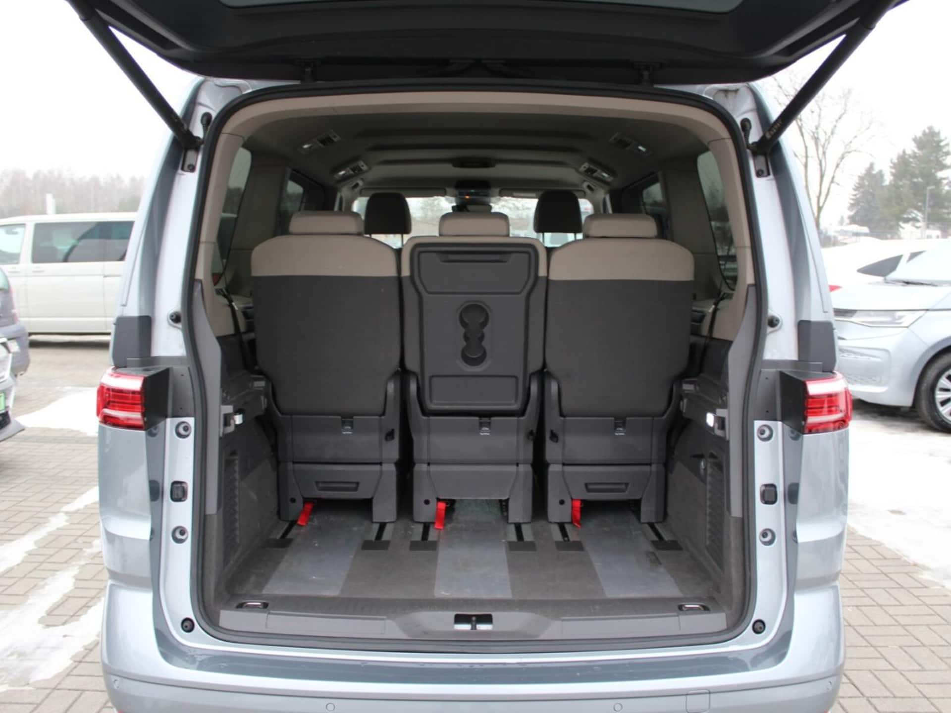 Volkswagen Multivan długi rozstaw osi Life