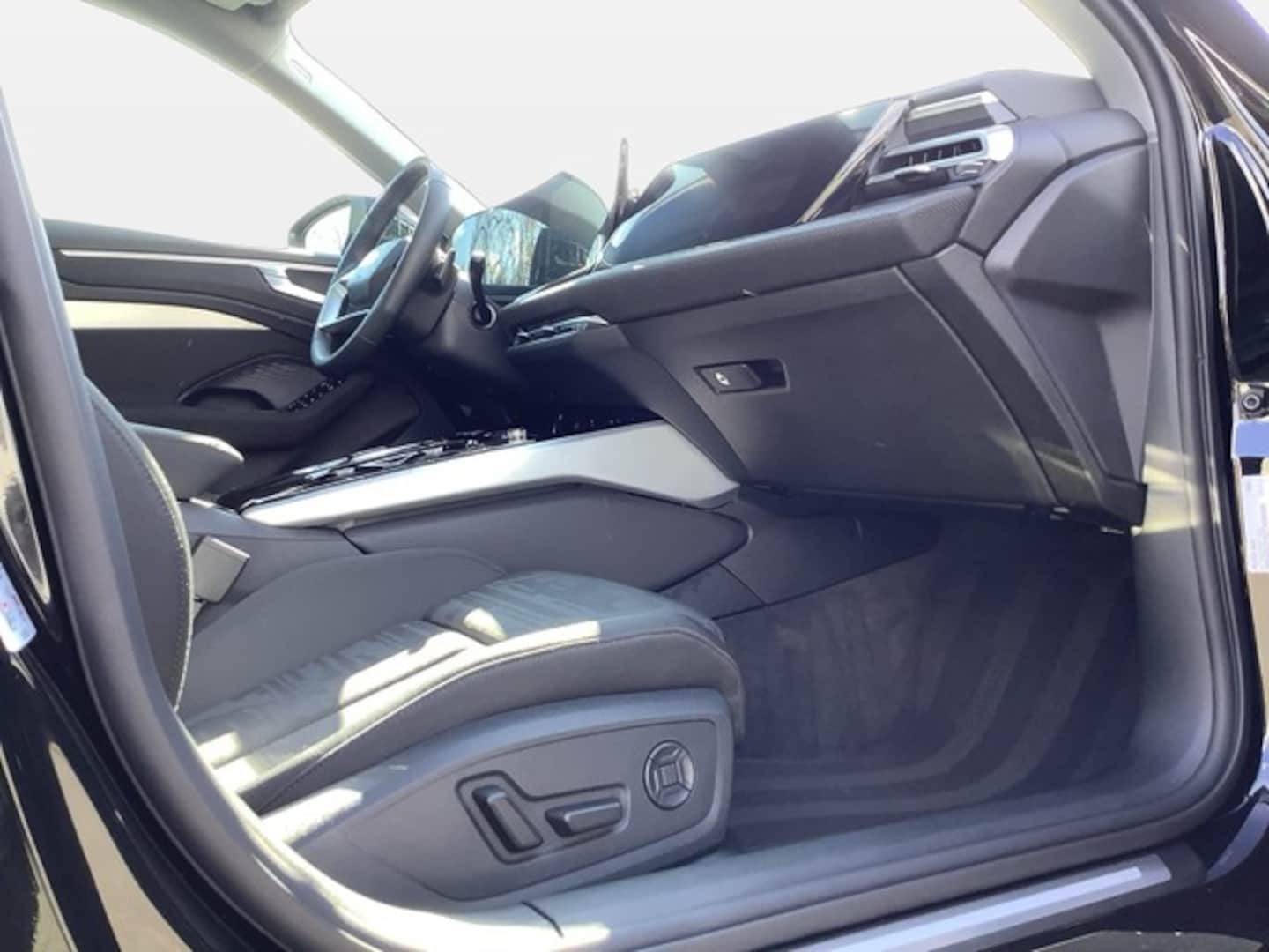 Bild über Audi A6 Avant TDI quattro 150 kW S tronic - für weitere Informationen kontaktieren Sie den Audi Partner