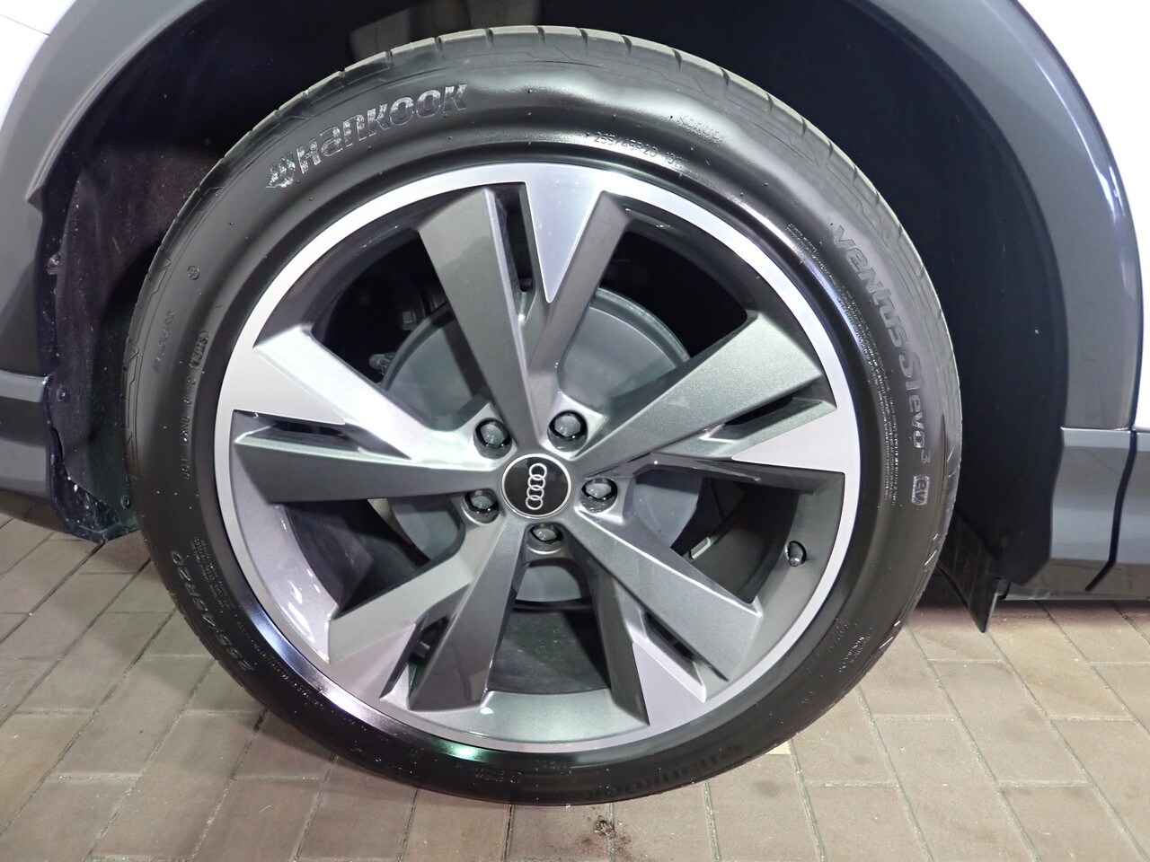 Image about Audi Q4 e-tron 40 e-tron 150,00 kW