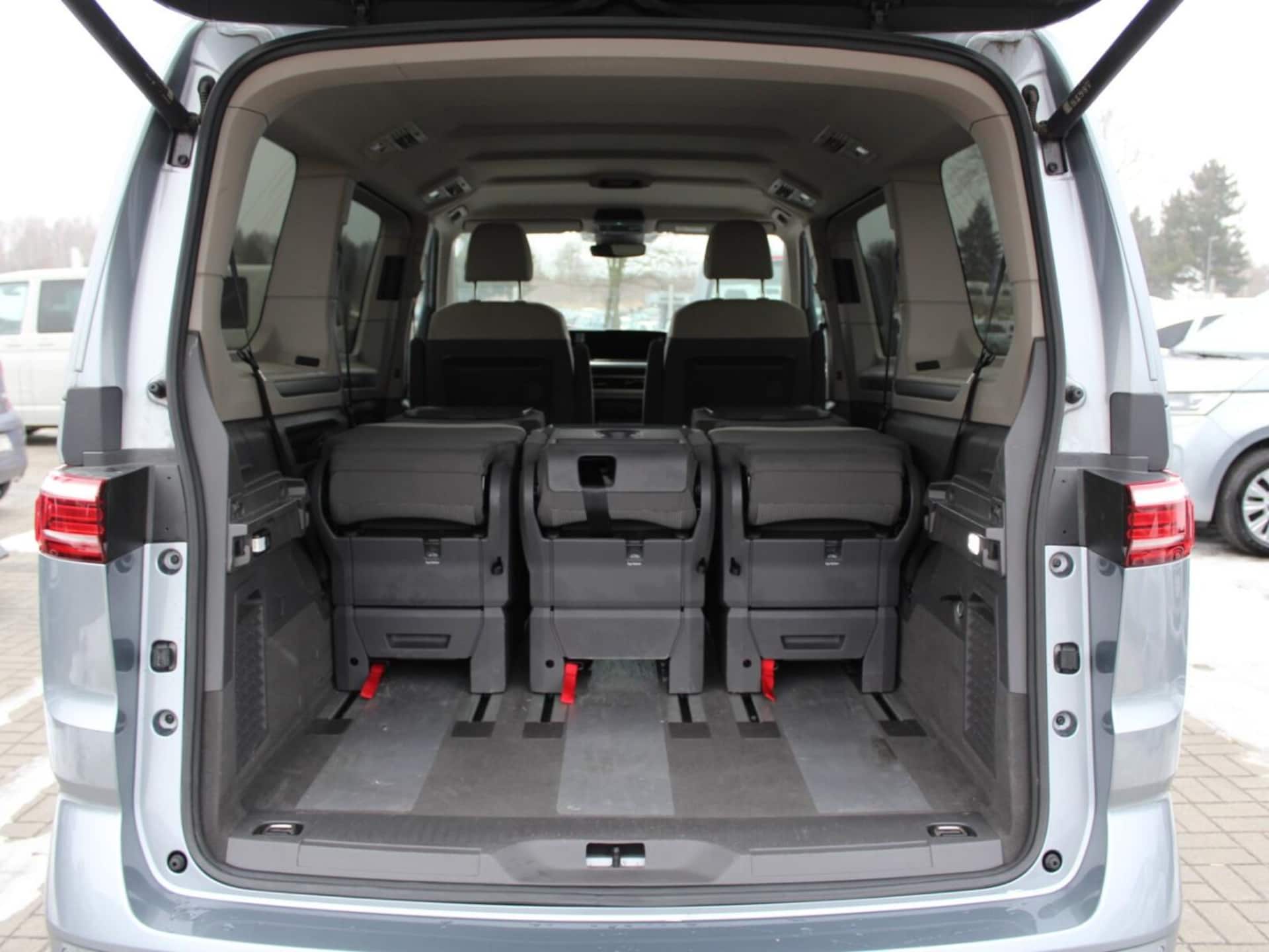Volkswagen Multivan długi rozstaw osi Life