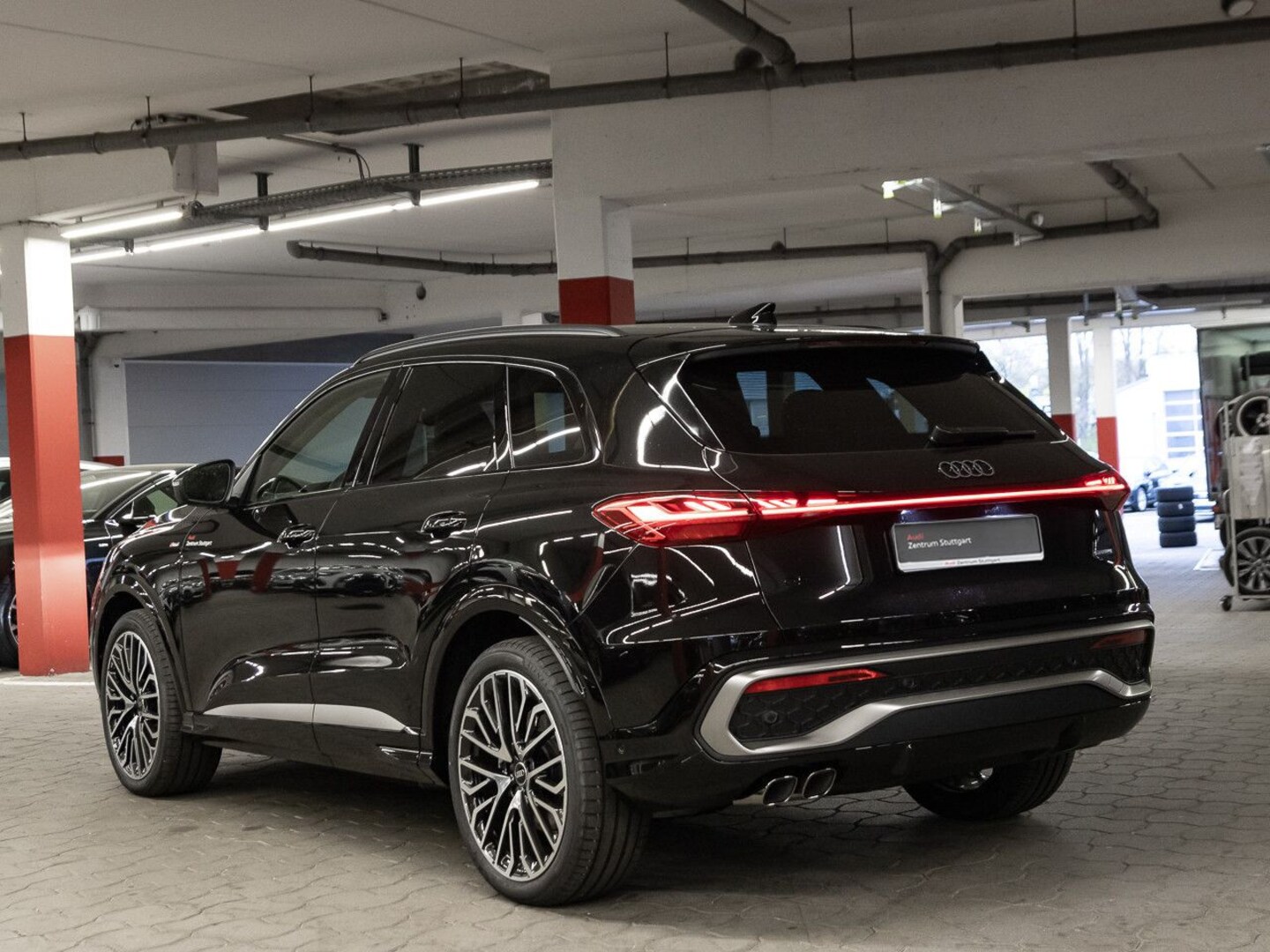 Bild über Audi Q5 SUV TDI quattro 150 kW S tronic - für weitere Informationen kontaktieren Sie den Audi Partner