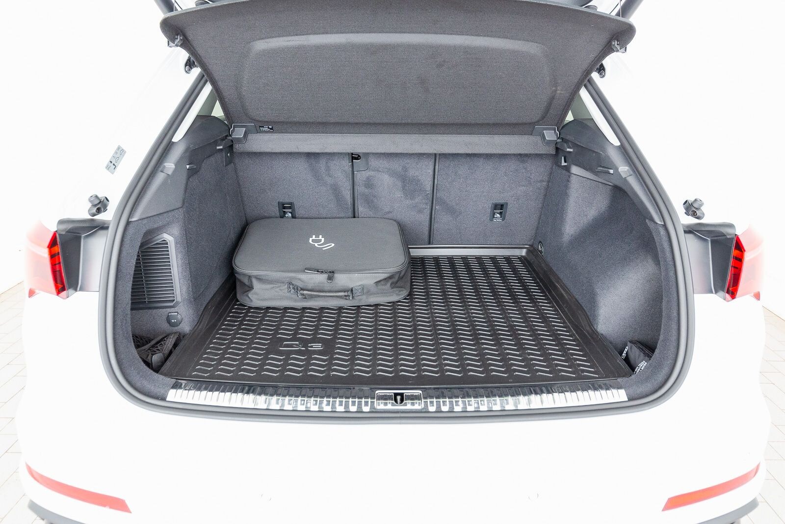 Image about Audi Q3 TFSI e 45 TFSI e S tronic