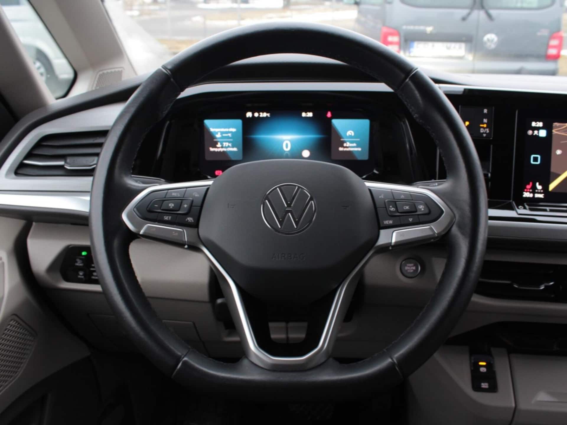 Volkswagen Multivan długi rozstaw osi Life