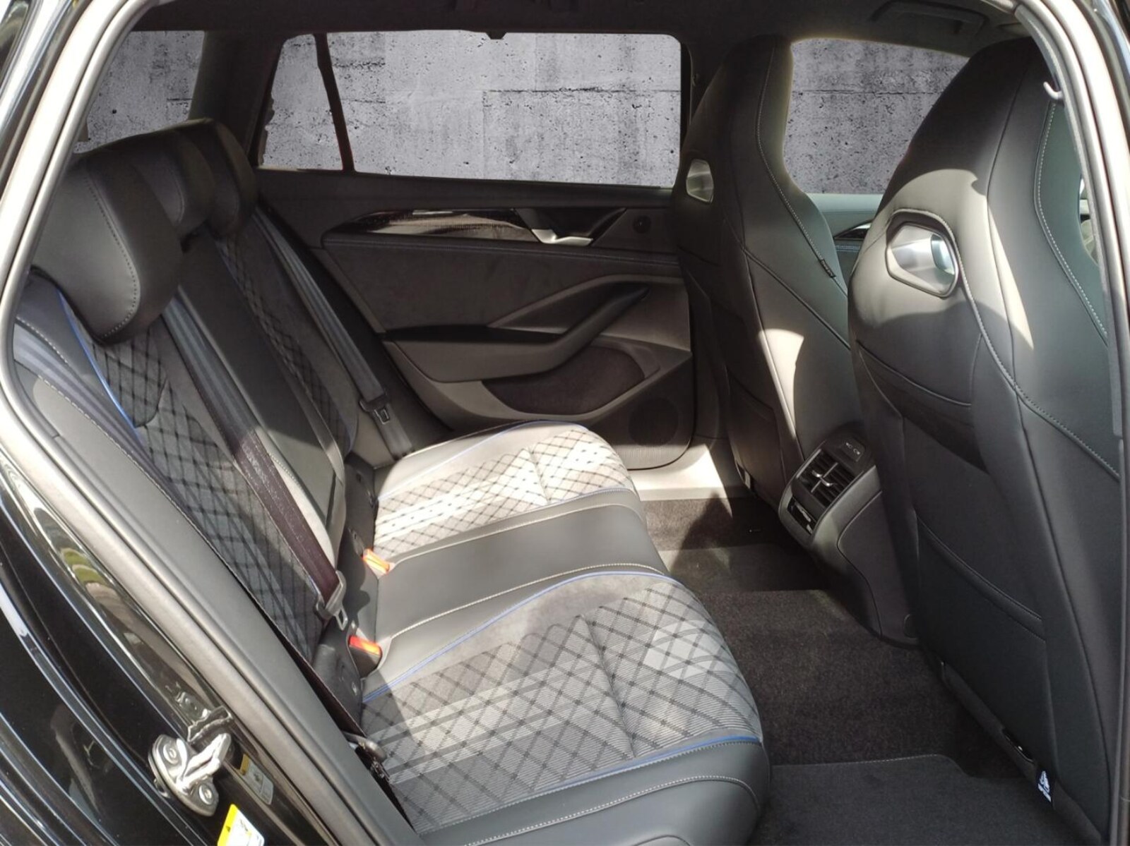 Volkswagen Passat – Bild 13