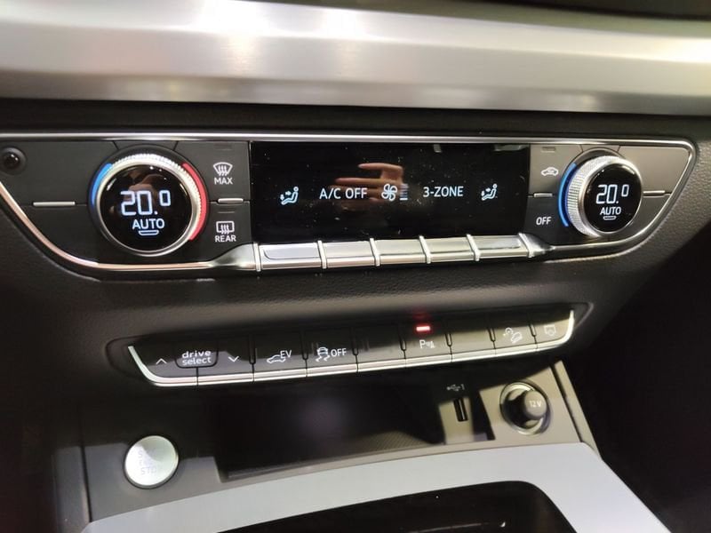 Immagine di Audi Q5 Sportback TFSI e S line plus 55 TFSI e quattro 270 kW (367 CV) S tronic - Vista: for more details contact your dealer