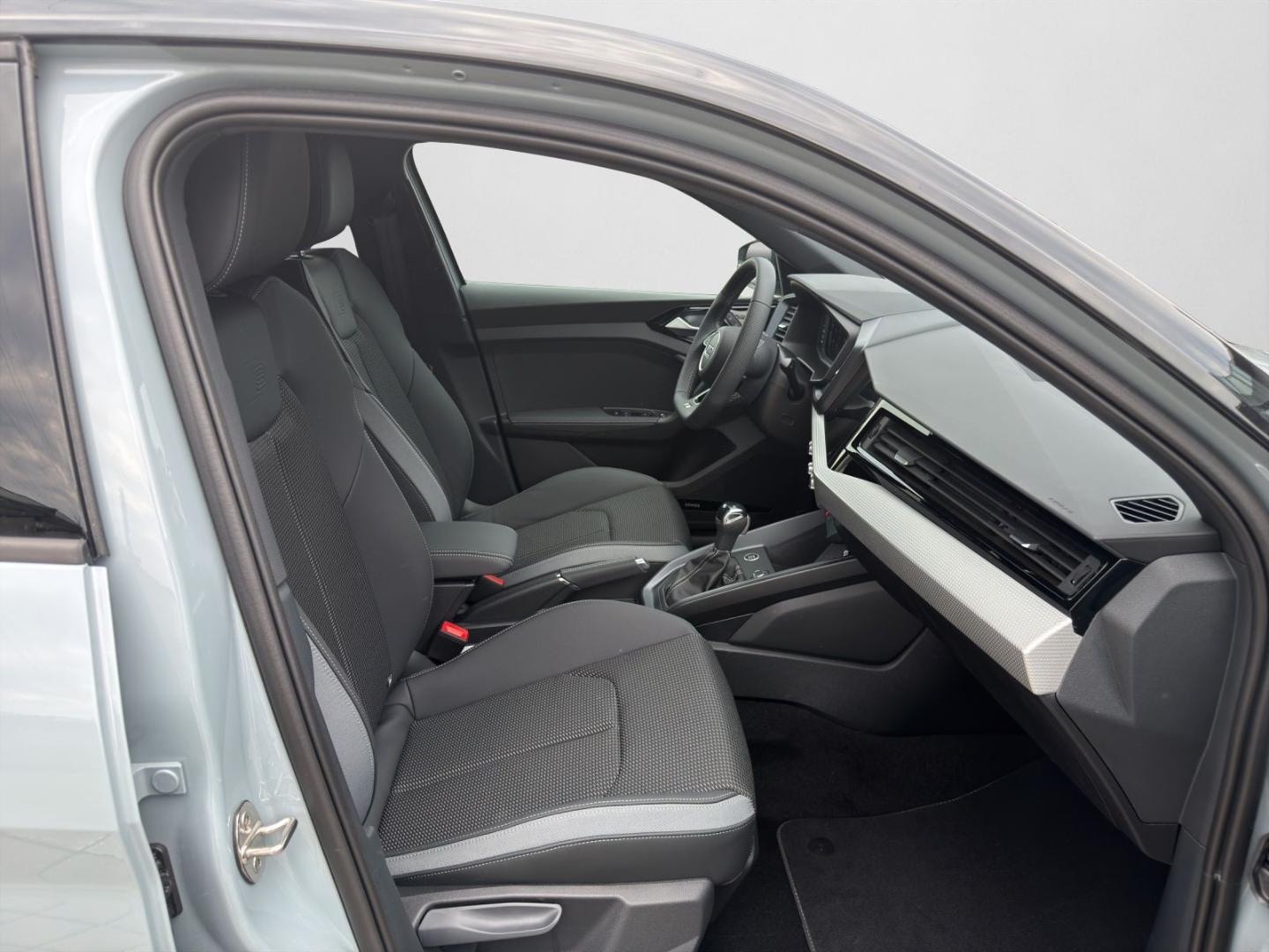 Bild über Audi A1 Sportback S line 30 TFSI S tronic - für weitere Informationen kontaktieren Sie den Audi Partner