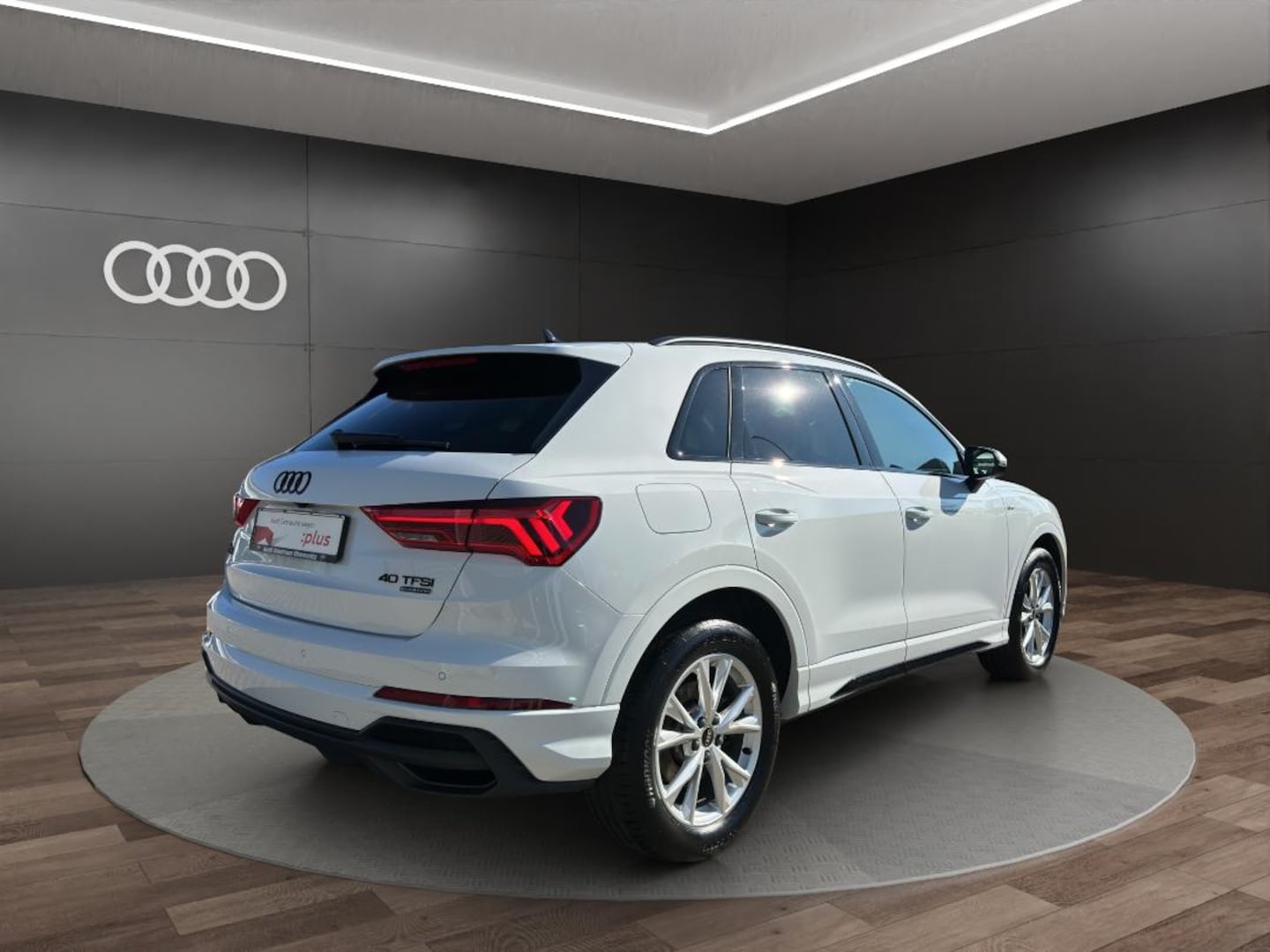 Bild über Audi Q3 S line 40 TFSI quattro S tronic - für weitere Informationen kontaktieren Sie den Audi Partner
