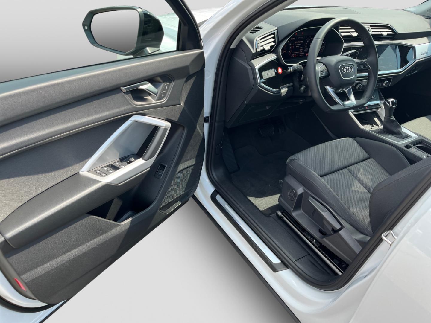 Bild über Audi Q3 advanced 35 TFSI S tronic - für weitere Informationen kontaktieren Sie den Audi Partner
