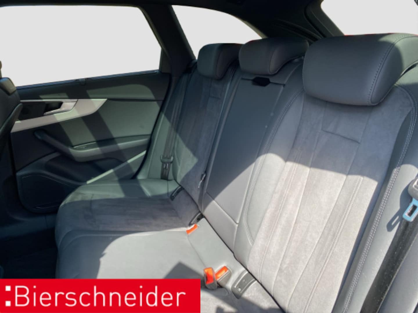 Bild über Audi A4 Avant S line 45 TFSI quattro S tronic - für weitere Informationen kontaktieren Sie den Audi Partner