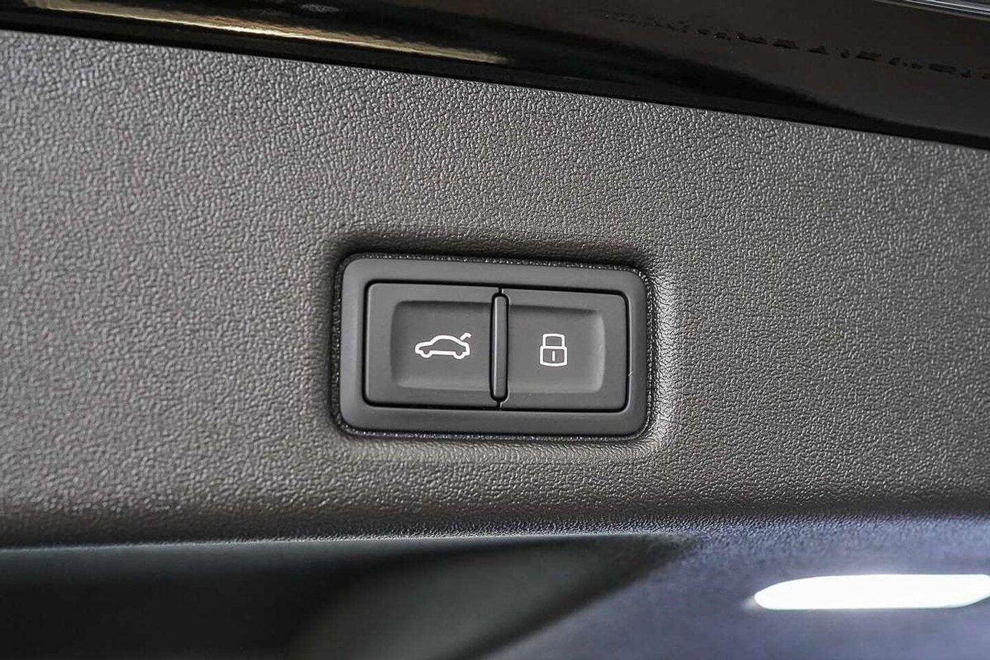 Image about Audi Q5 SUV e-hybrid quattro S tronic