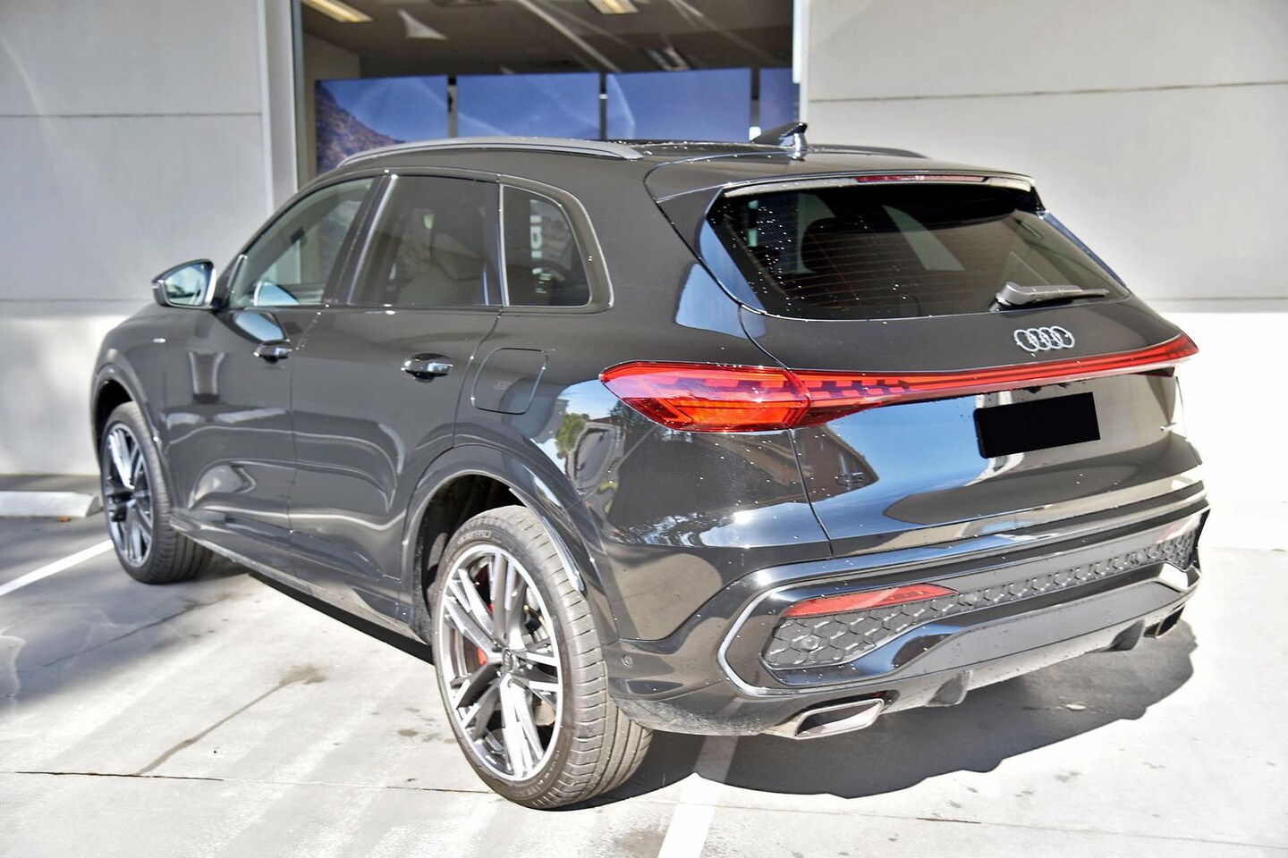 Image about Audi Q5 SUV e-hybrid quattro S tronic