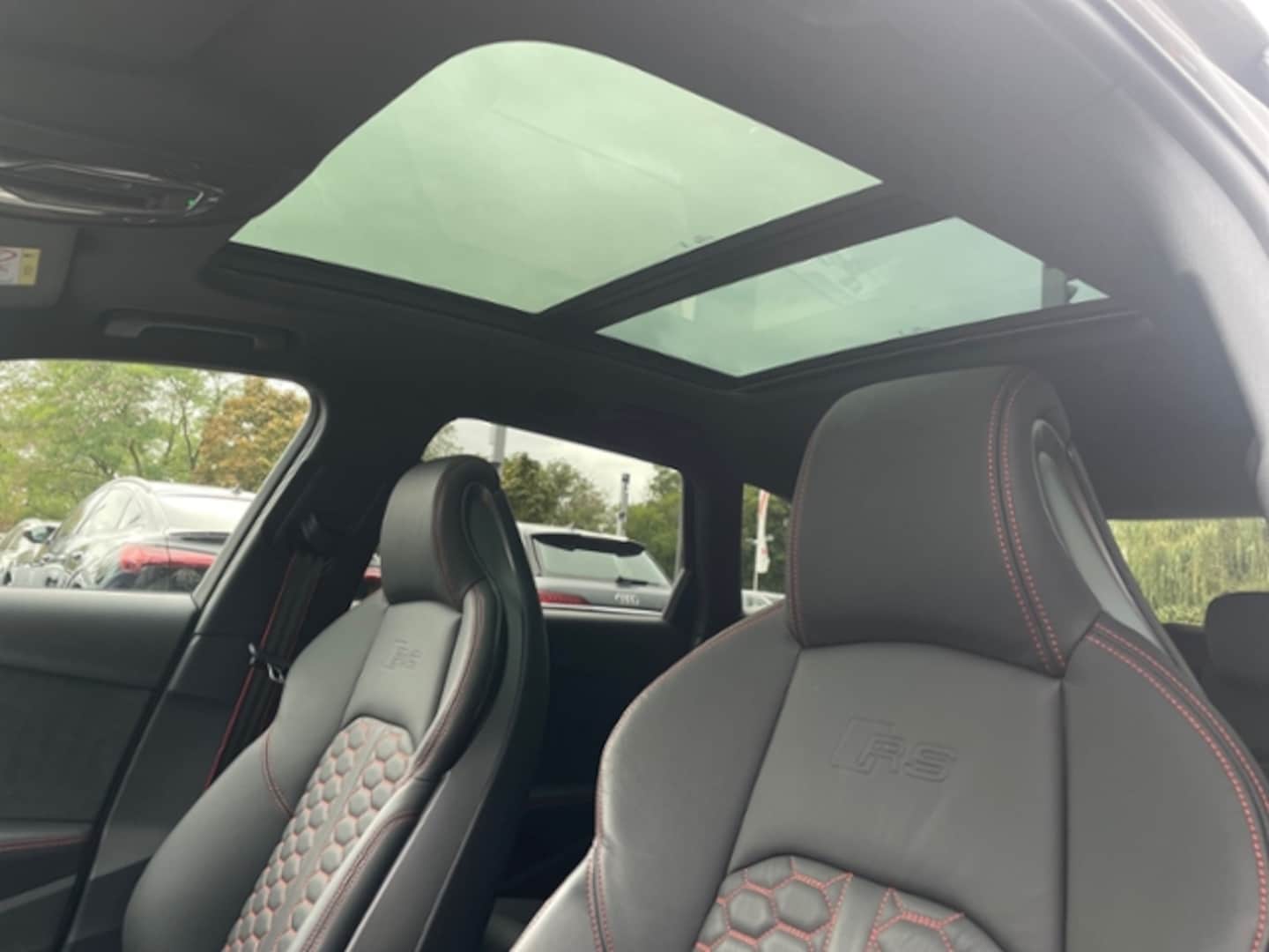 Bild über Audi RS 4 Avant TFSI quattro tiptronic - für weitere Informationen kontaktieren Sie den Audi Partner
