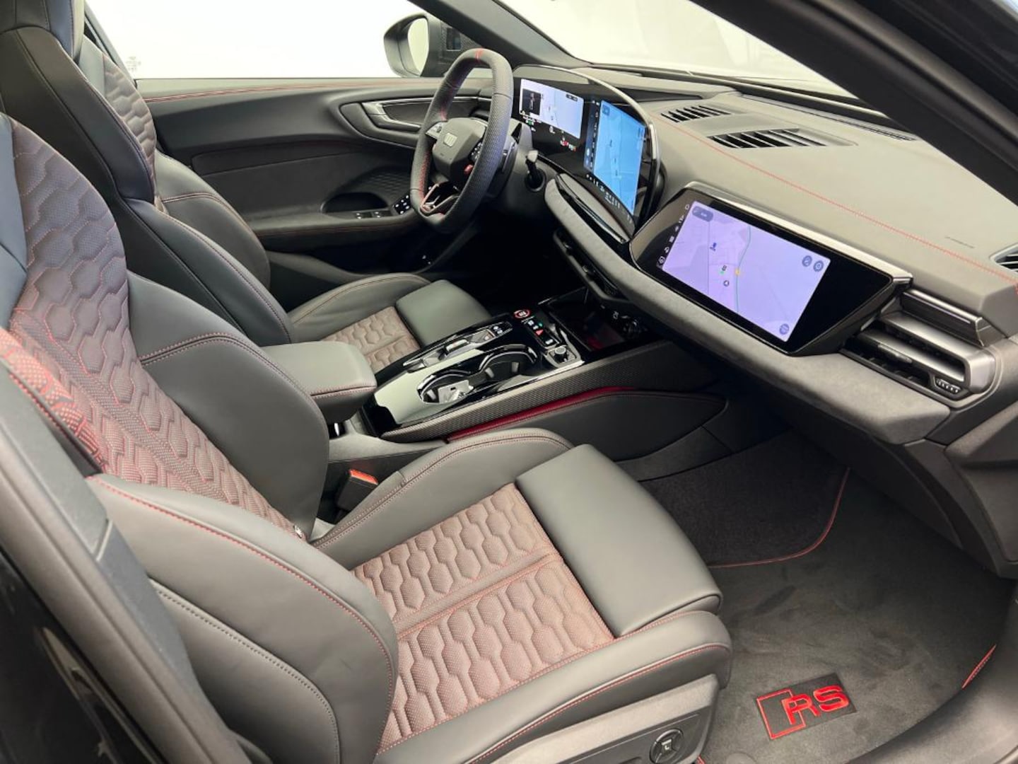 Bild über Audi RS 5 Limousine TFSI quattro 470 kW tiptronic - für weitere Informationen kontaktieren Sie den Audi Partner