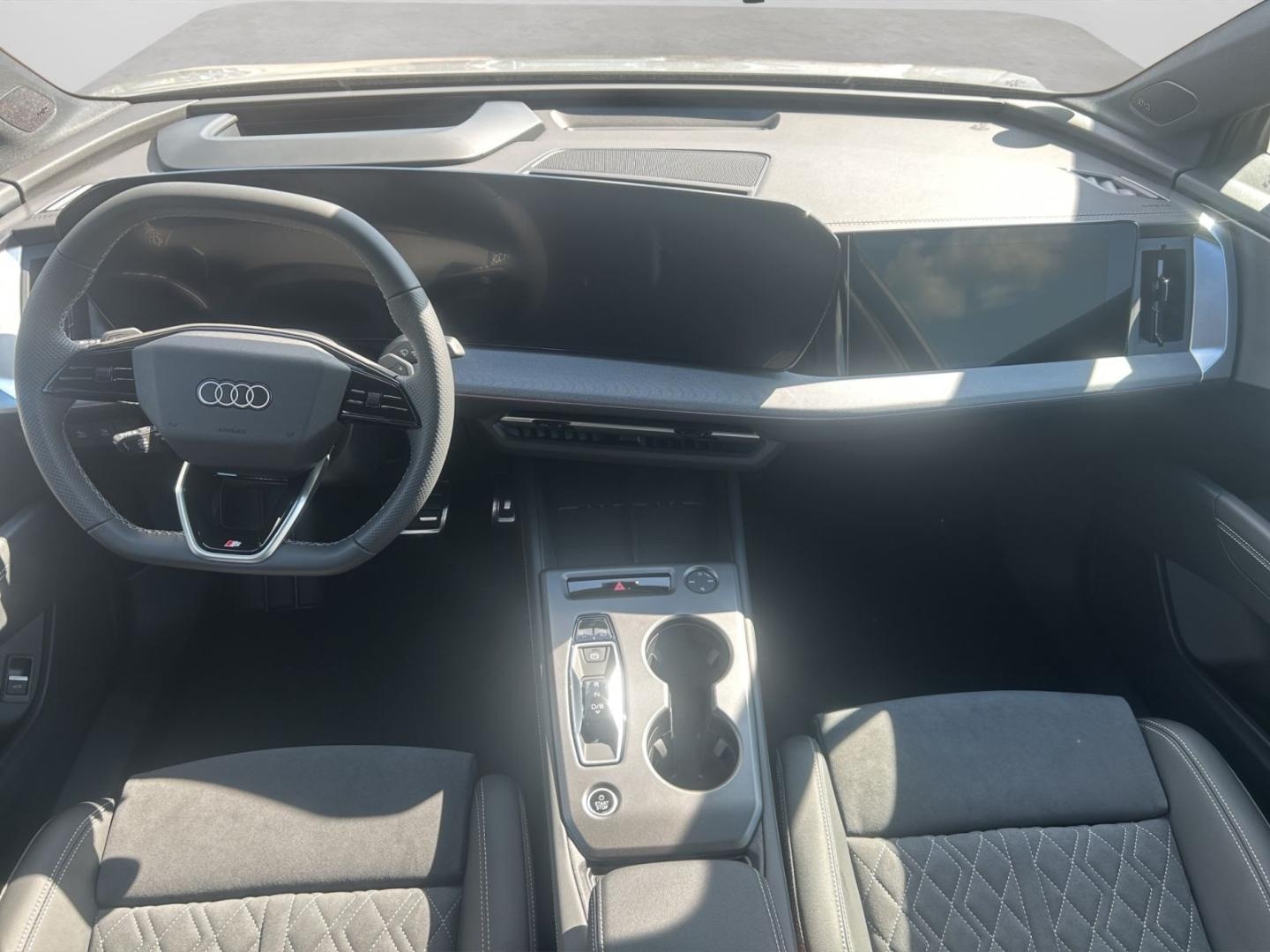 Bild über Audi Q4 SUV e-tron e-tron quattro 220 kW - für weitere Informationen kontaktieren Sie den Audi Partner