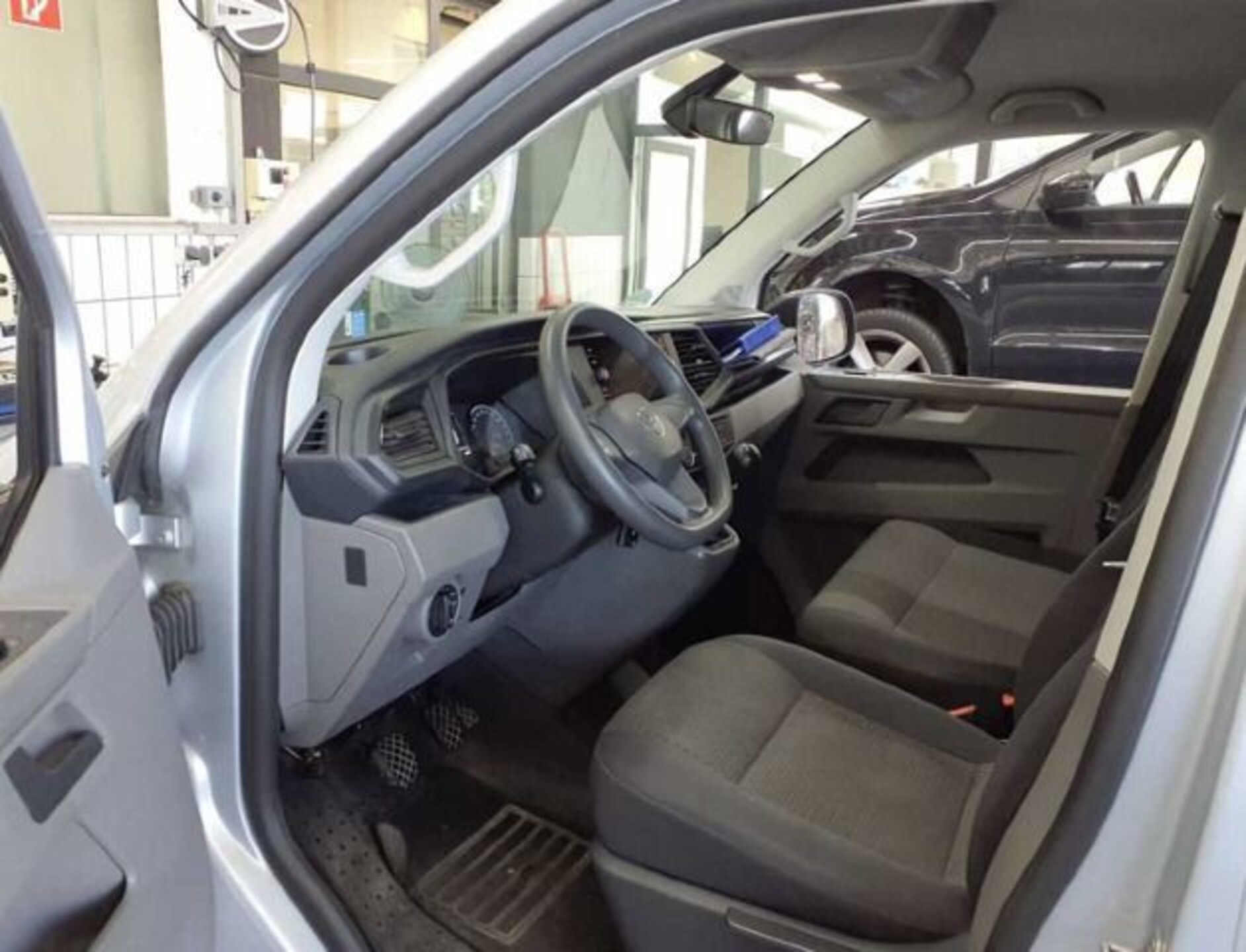 Volkswagen T6.1 Transporter Kasten langer Radstand