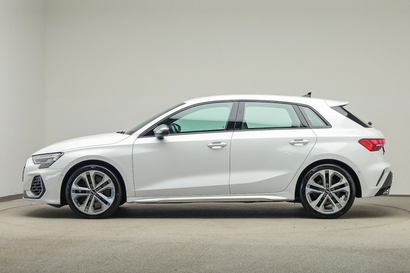 Bild über Audi S3 Sportback TFSI quattro S tronic - für weitere Informationen kontaktieren Sie den Audi Partner