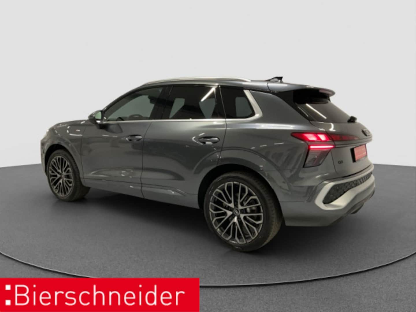Bild über Audi Q3 SUV TFSI quattro 195 kW S tronic - für weitere Informationen kontaktieren Sie den Audi Partner