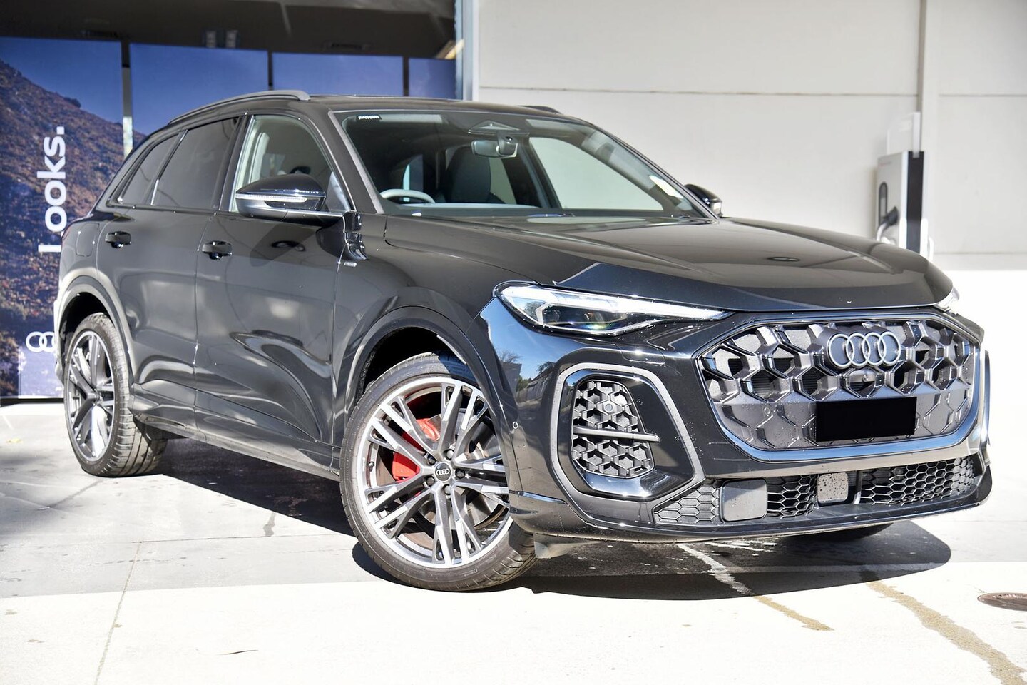 Image about Audi Q5 SUV e-hybrid quattro S tronic