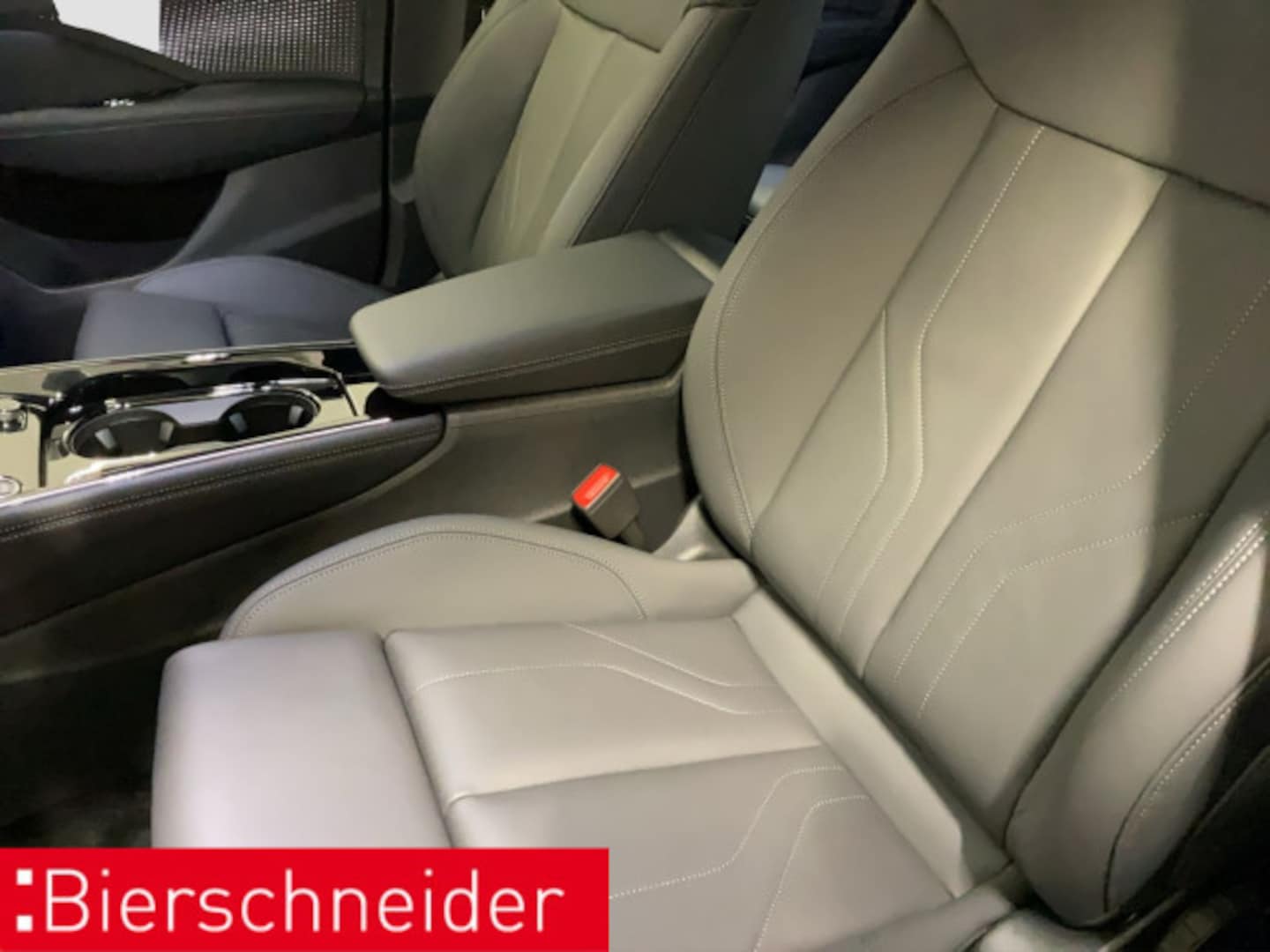 Bild über Audi Q3 SUV TFSI quattro 195 kW S tronic - für weitere Informationen kontaktieren Sie den Audi Partner