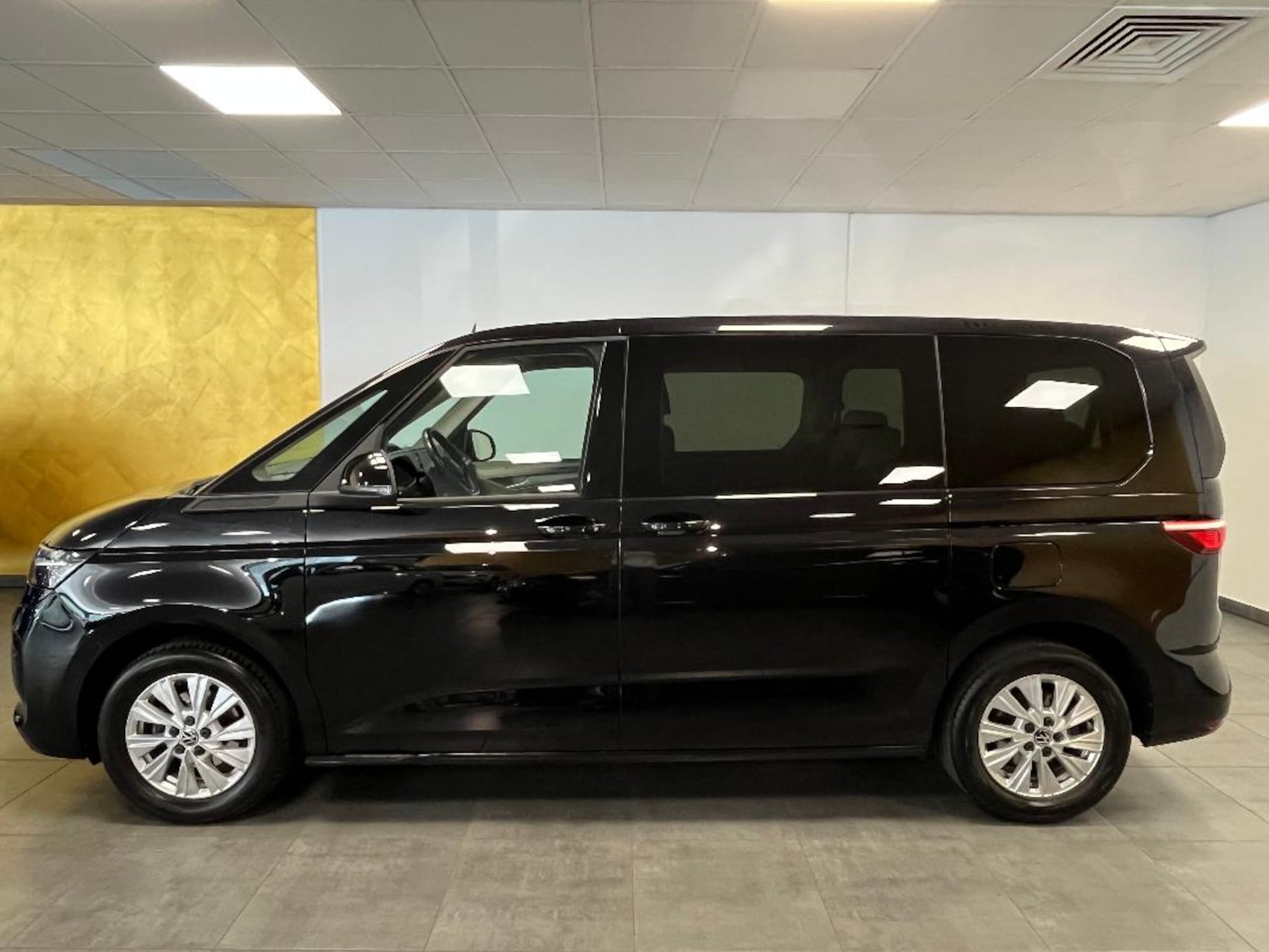Volkswagen Multivan Basis-Modell