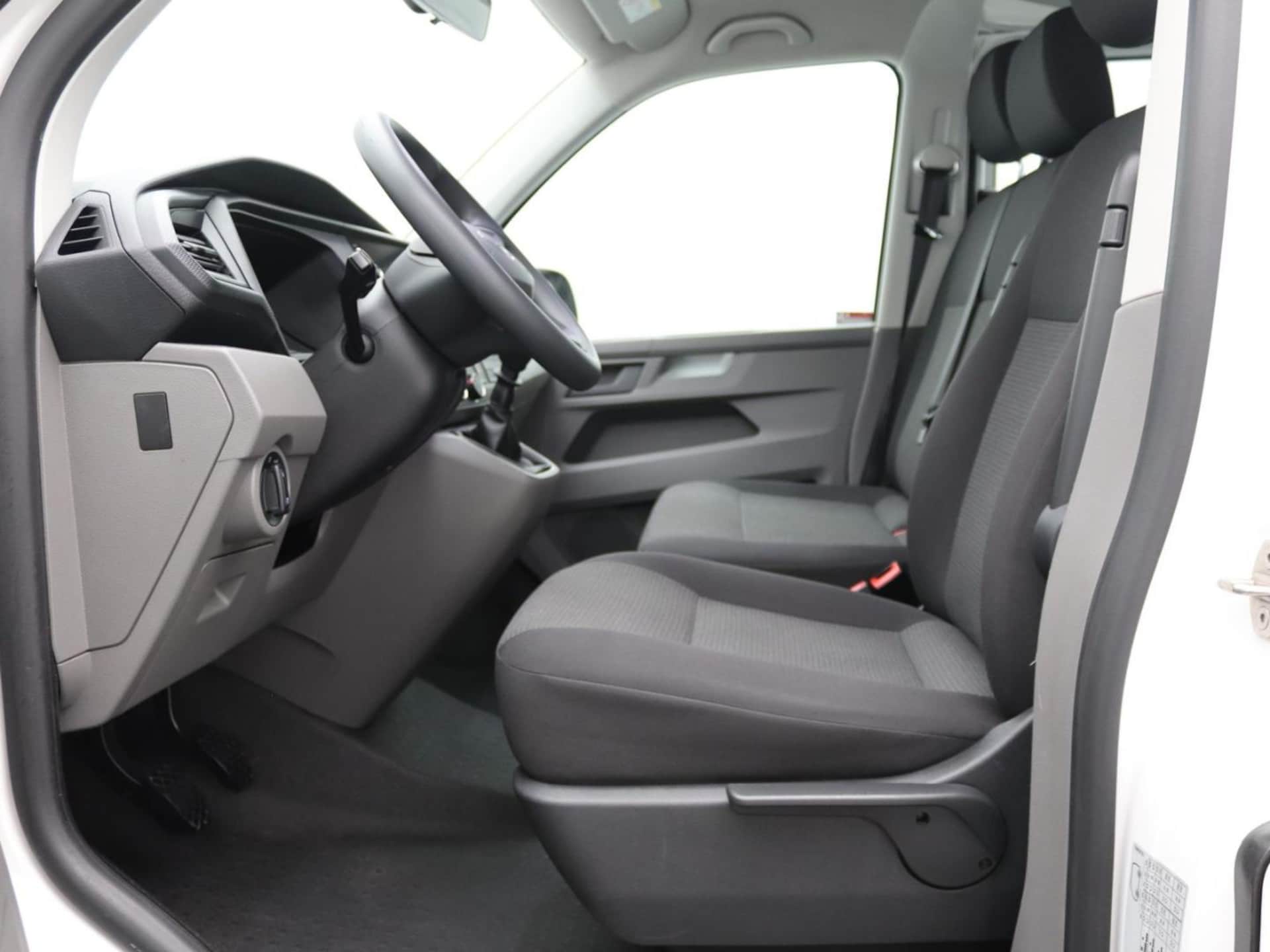 Volkswagen T6.1 Transporter Kombi langer Radstand