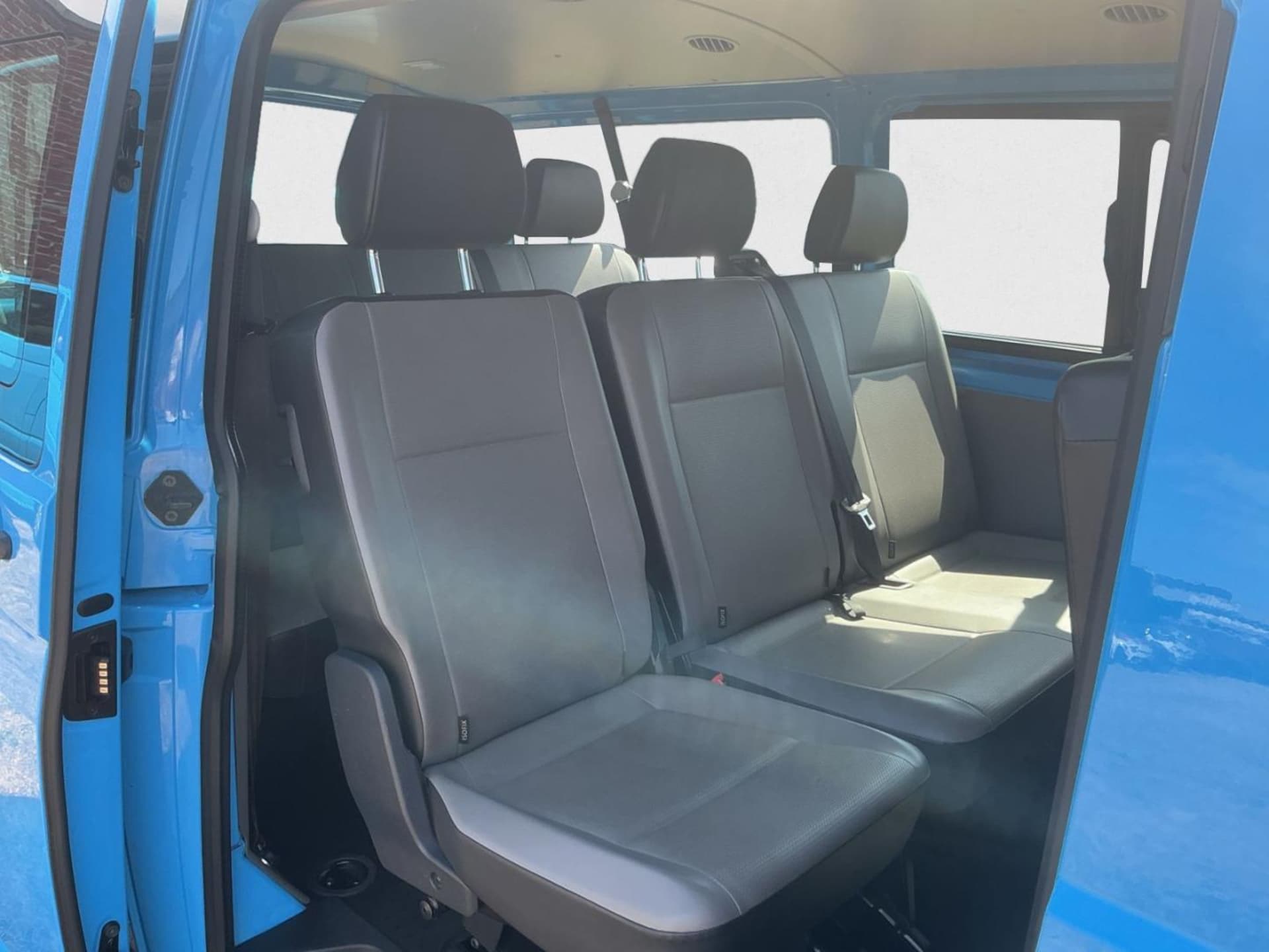 Volkswagen T6.1 Transporter Kombi langer Radstand