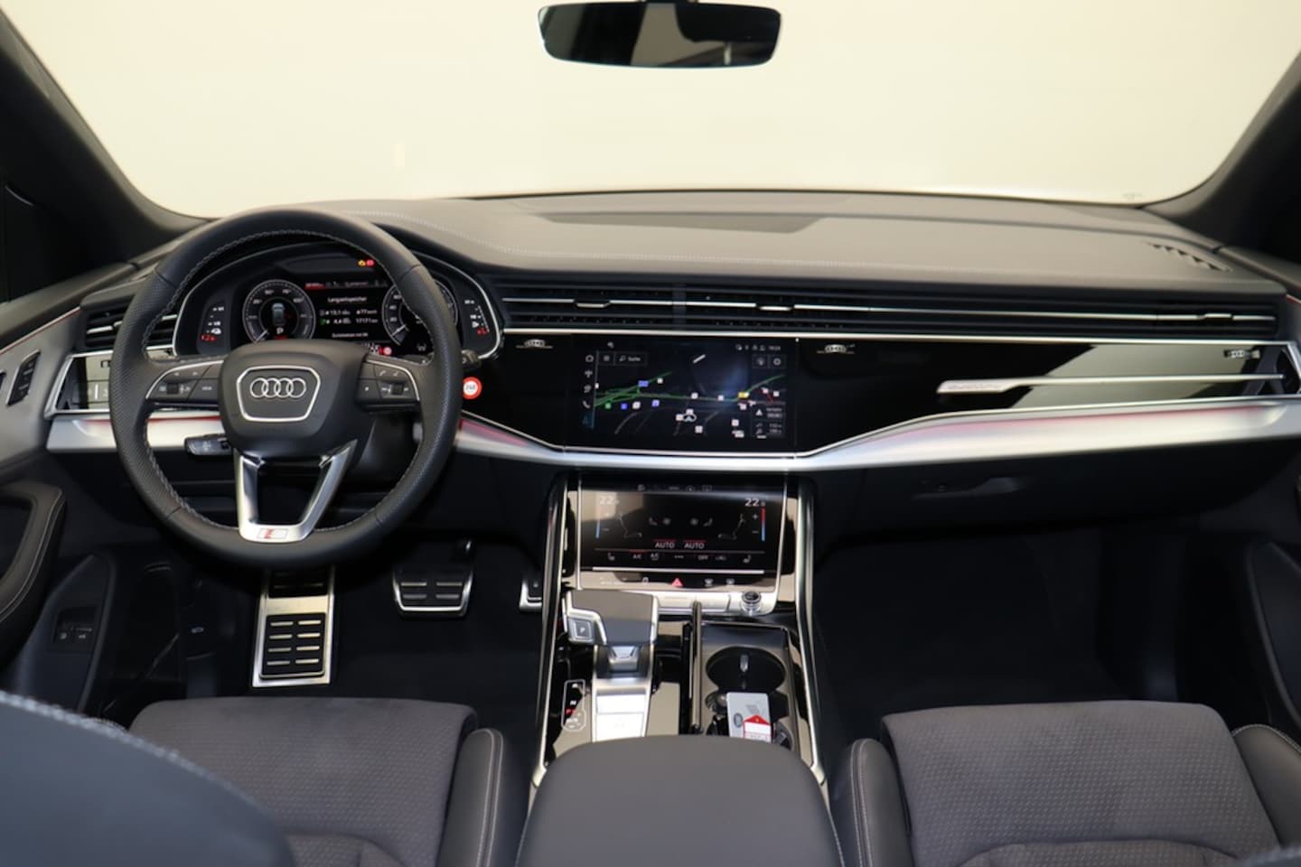 Bild über Audi Q8 SUV TFSI e S line business TFSI e quattro 290 kW tiptronic - für weitere Informationen kontaktieren Sie den Audi Partner