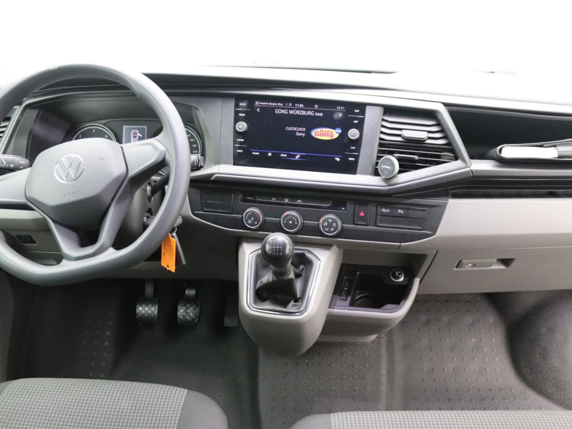 Volkswagen T6.1 Transporter Kombi langer Radstand