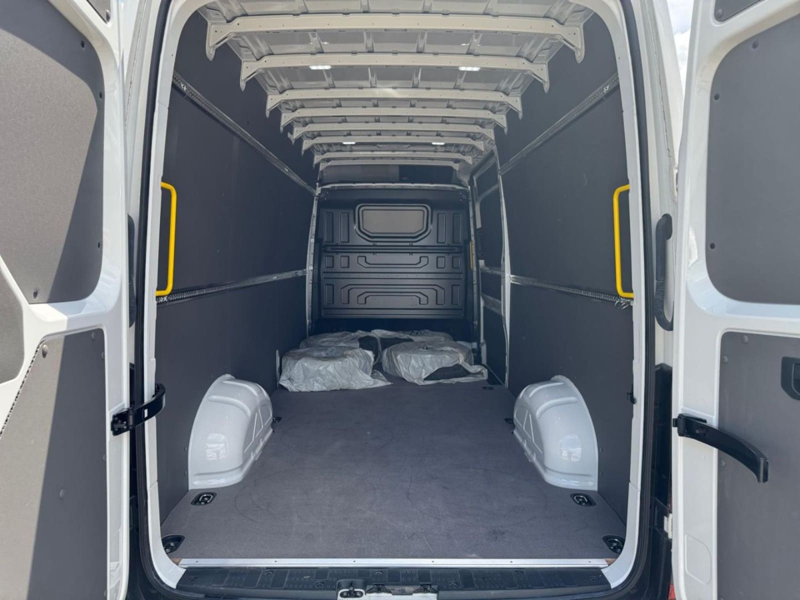 Volkswagen Crafter Kasten langer Radstand – Bild 11