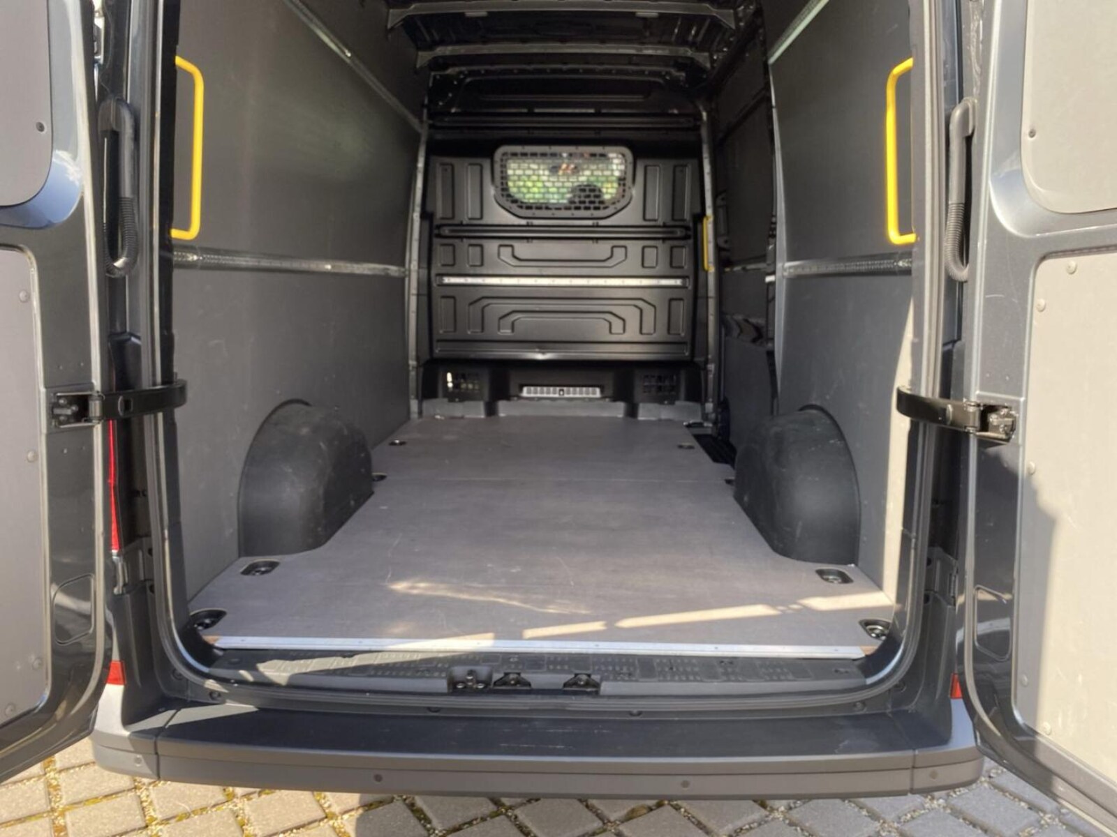 Volkswagen Crafter Kasten mittlerer Radstand – Bild 9