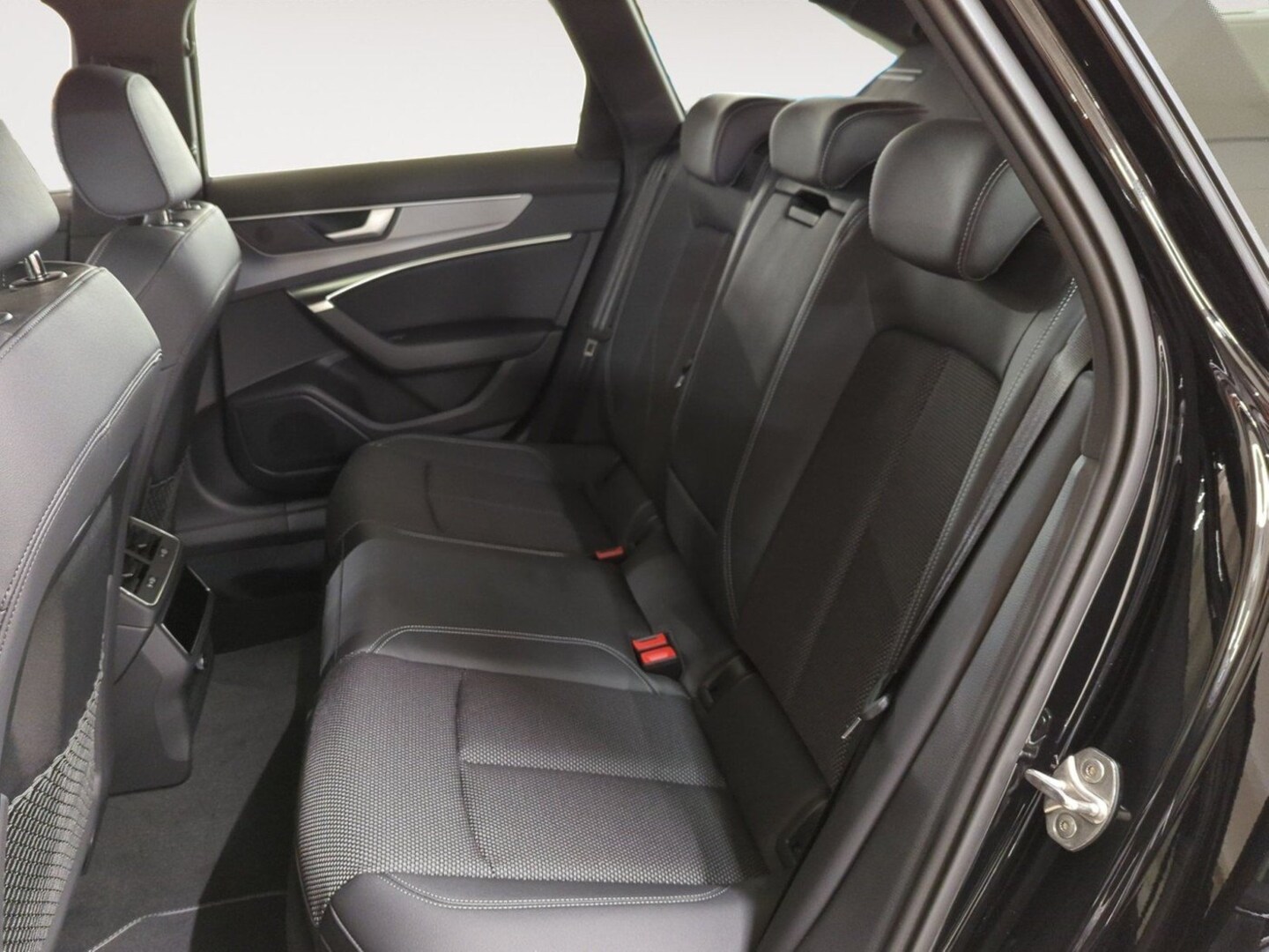 Bild über Audi A6 Avant S line 45 TDI quattro S tronic - für weitere Informationen kontaktieren Sie den Audi Partner