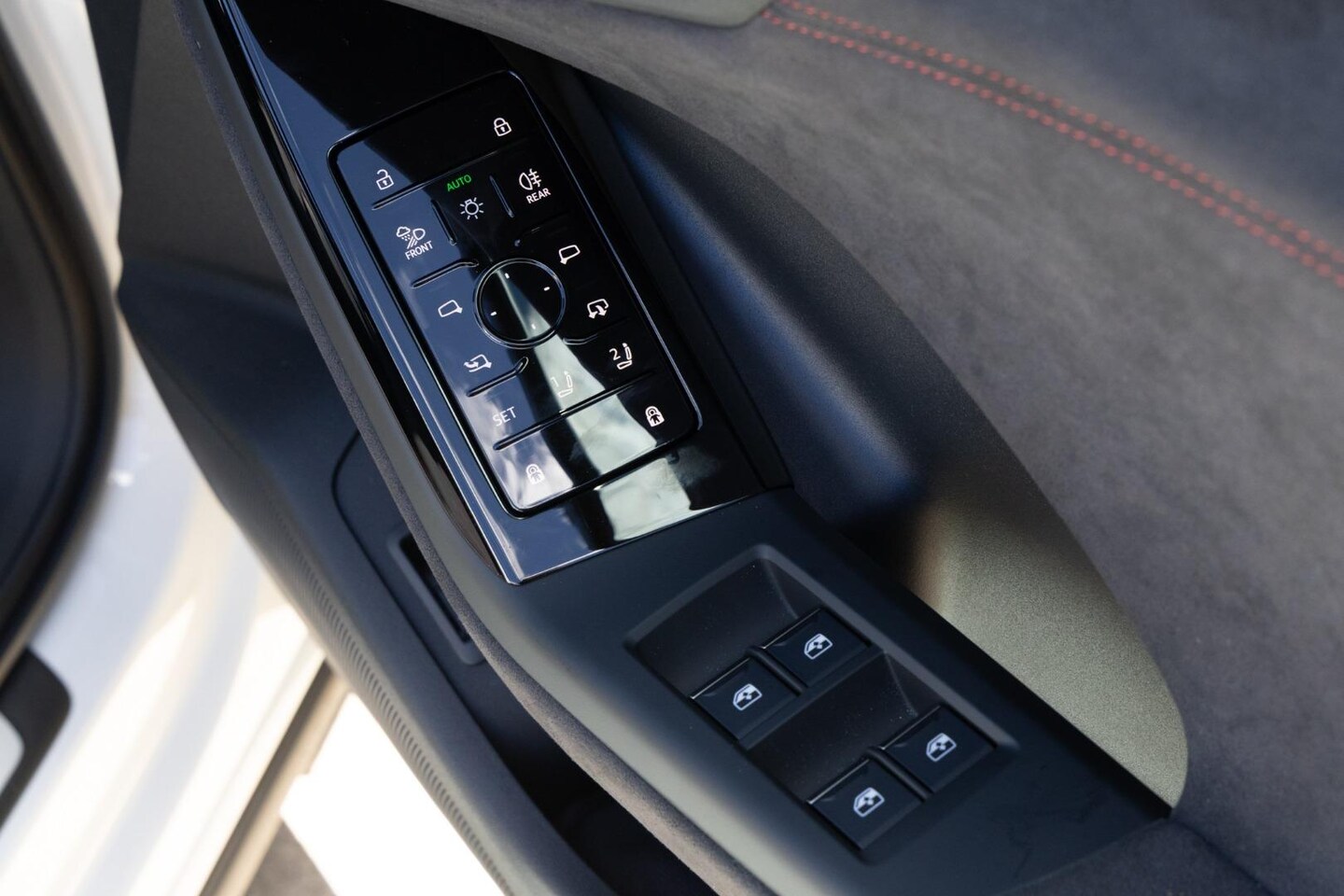 Image about Audi SQ6 SUV e-tron e-tron quattro