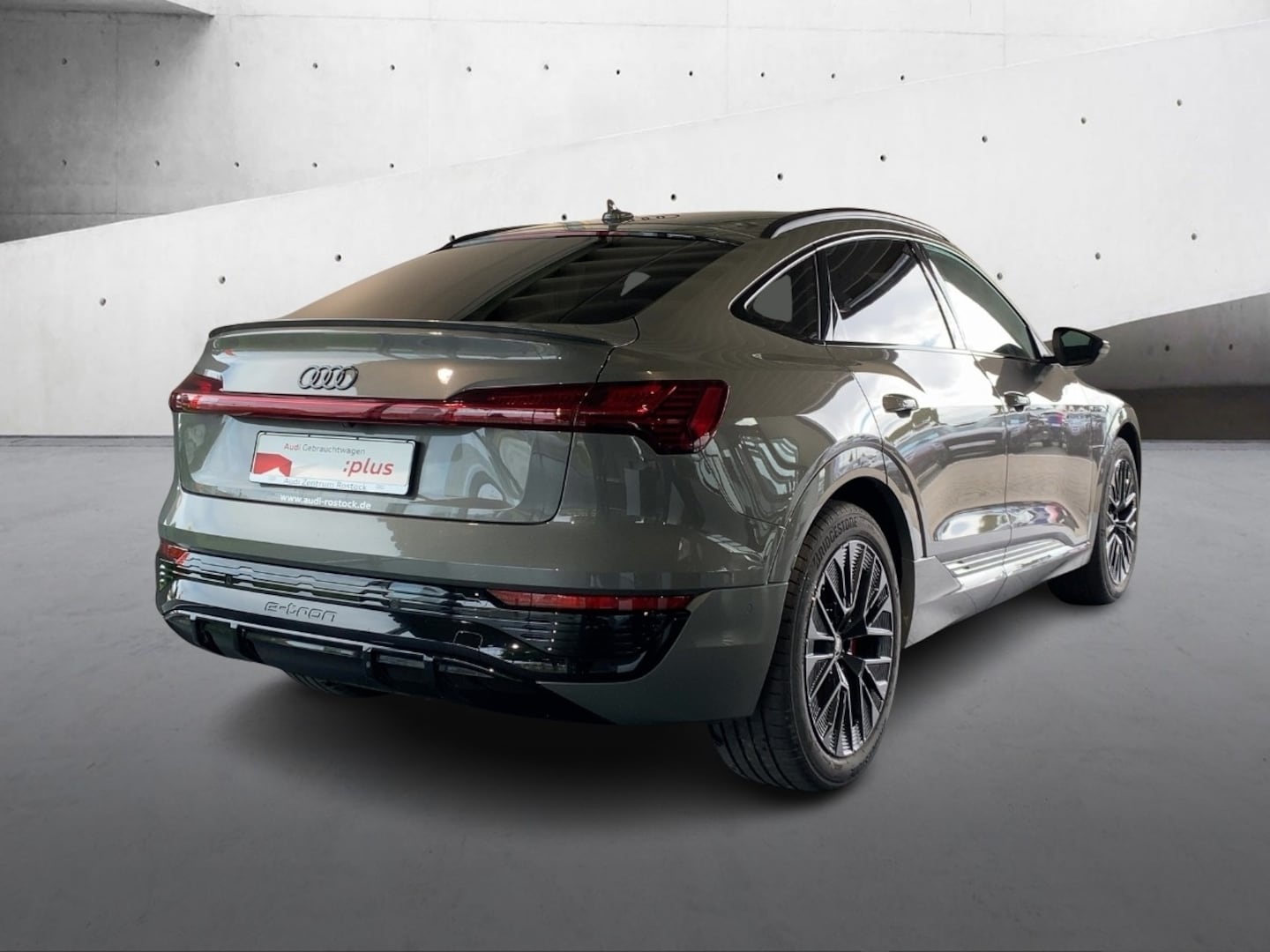 Bild über Audi Q8 Sportback e-tron S line 55 e-tron quattro - für weitere Informationen kontaktieren Sie den Audi Partner