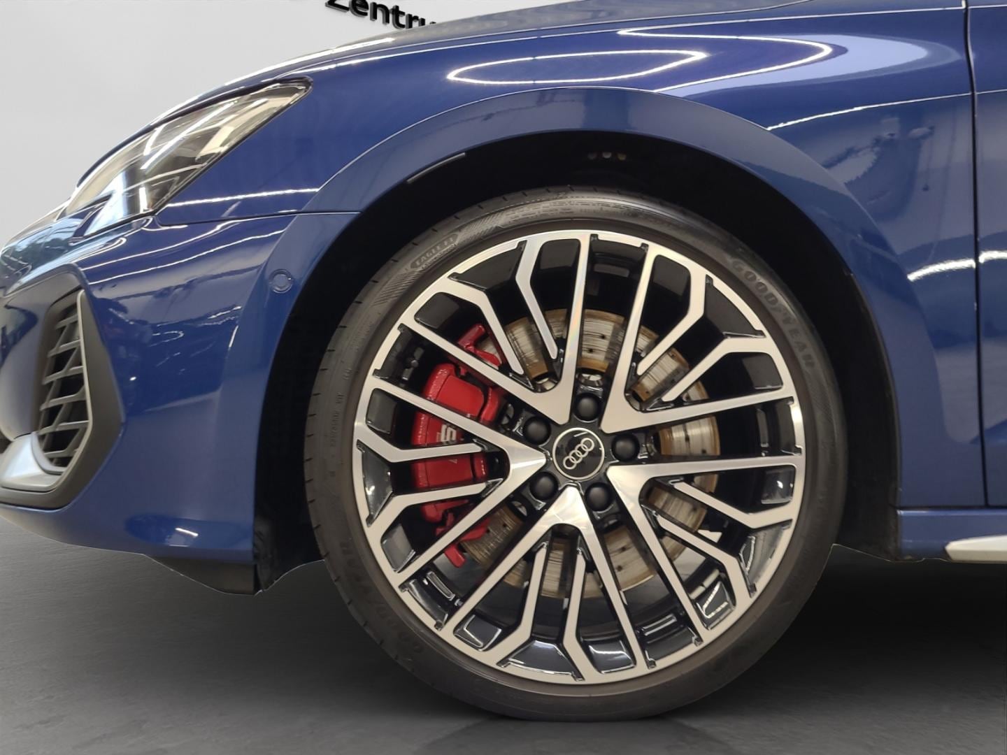 Bild über Audi S3 Limousine TFSI quattro S tronic - für weitere Informationen kontaktieren Sie den Audi Partner