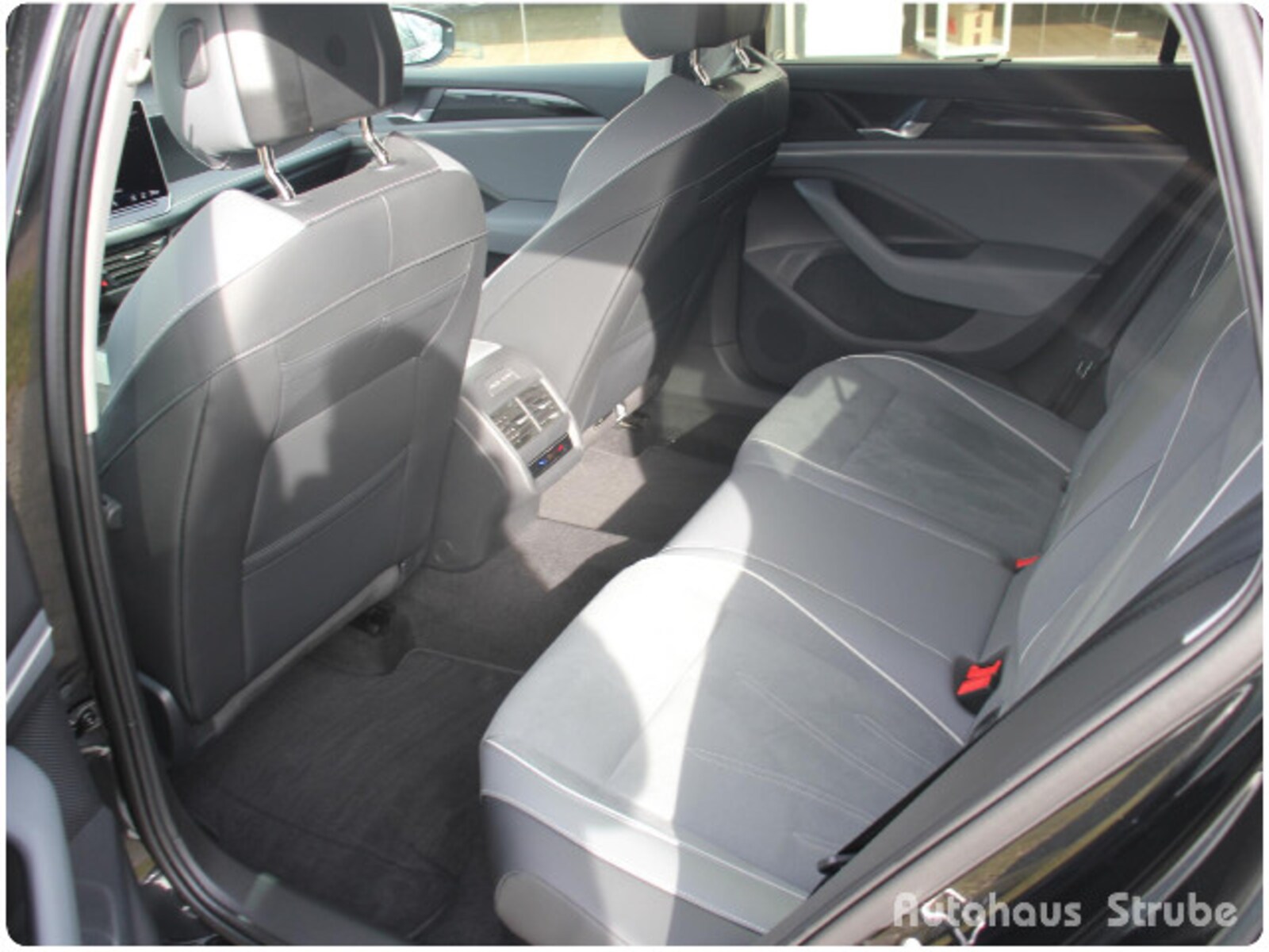 Volkswagen Passat – Bild 14
