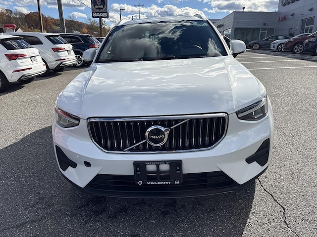 2025 Volvo XC40